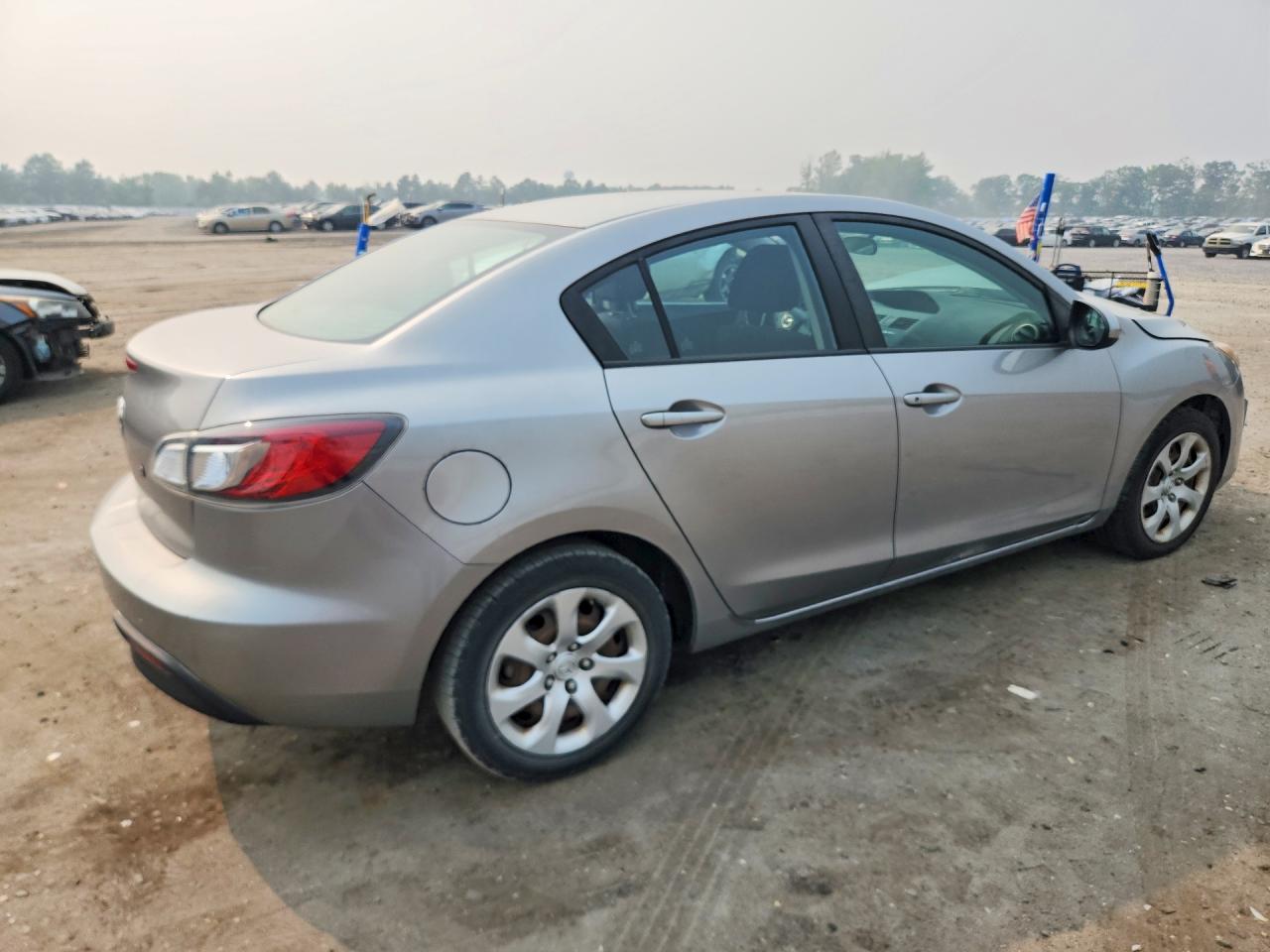 2011 Mazda 3 4d I Spt Silver vin: JM1BL1UG0B1422358