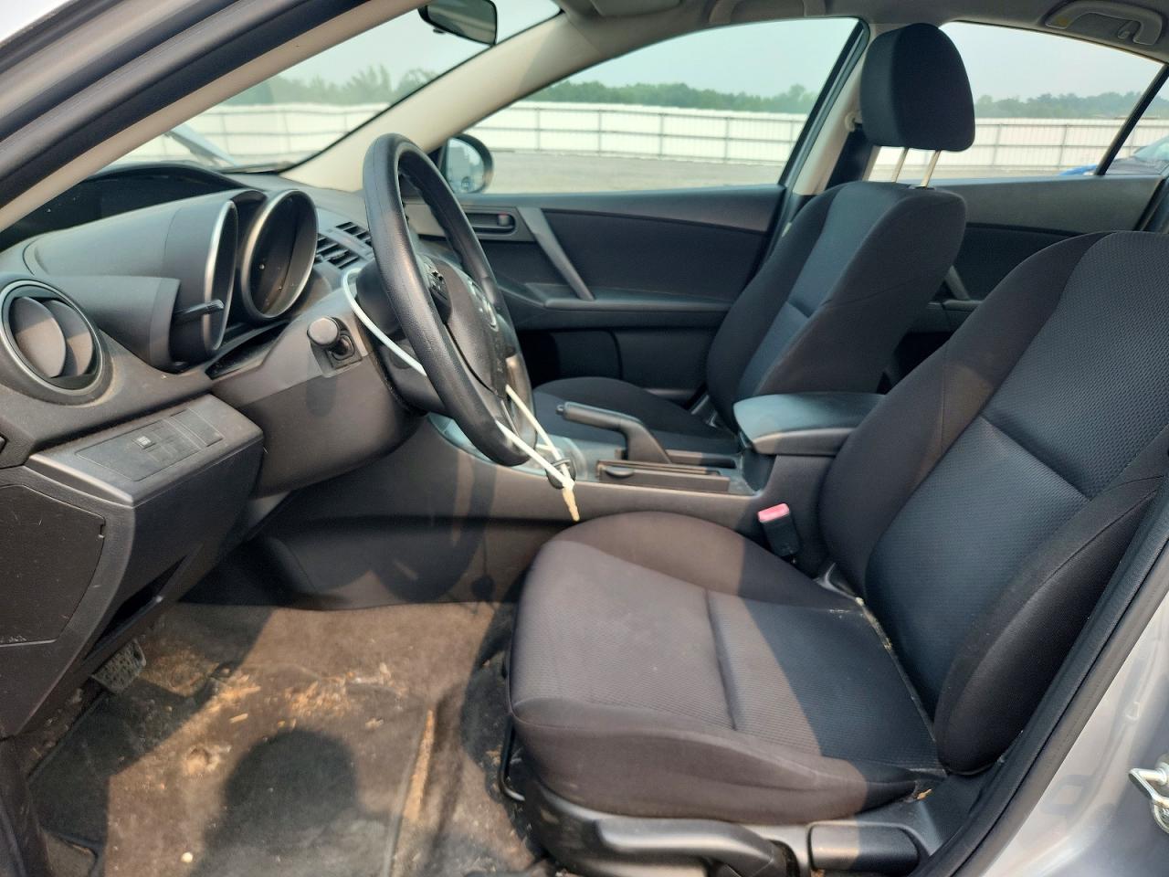 2011 Mazda 3 4d I Spt Silver vin: JM1BL1UG0B1422358