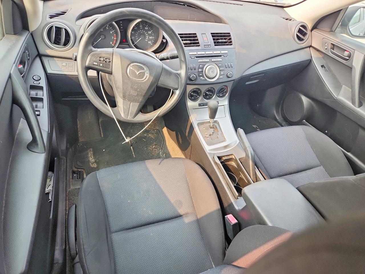 2011 Mazda 3 4d I Spt Silver vin: JM1BL1UG0B1422358