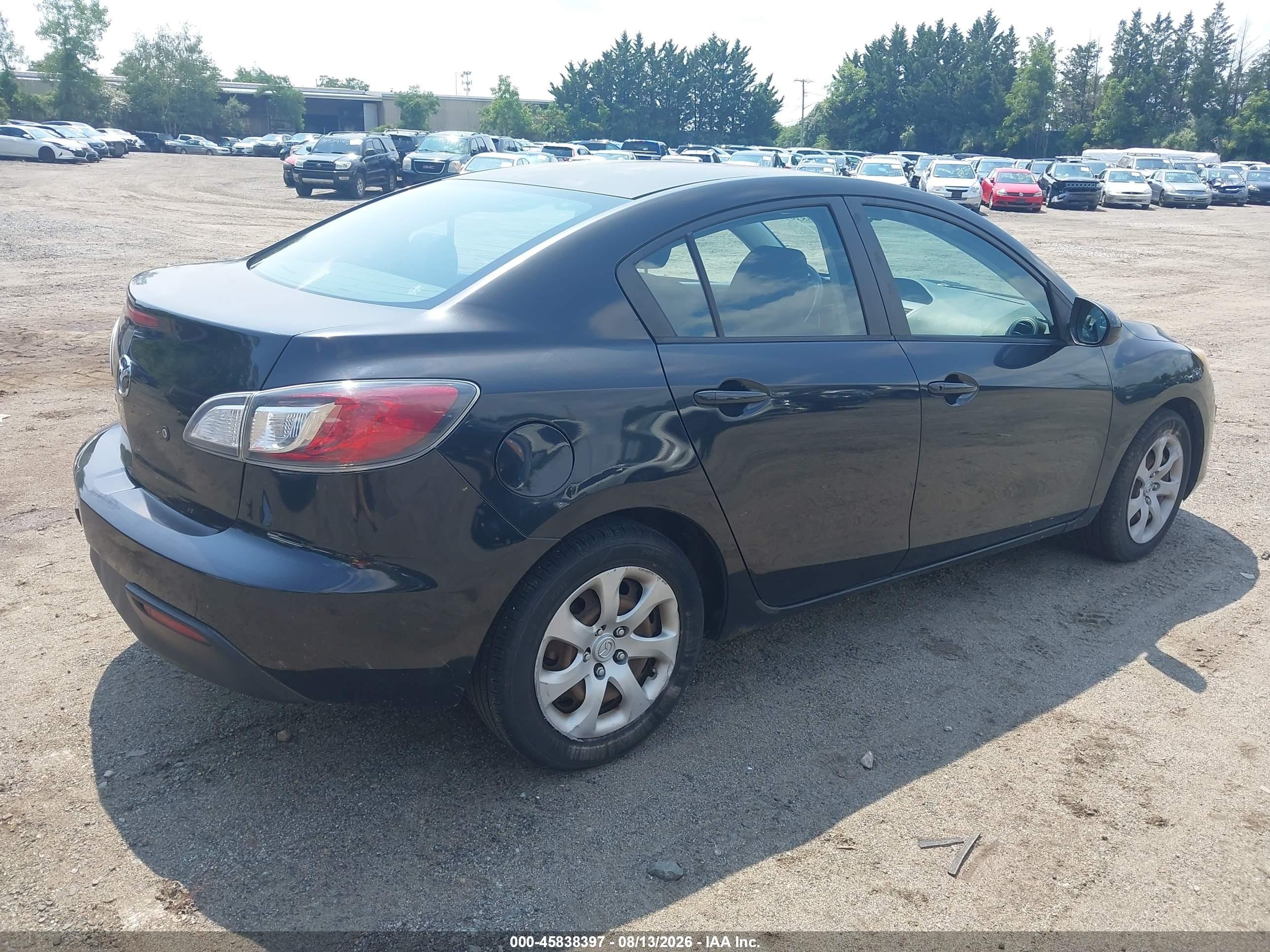 2011 Mazda Mazda3 I Sport Черный vin: JM1BL1UG0B1438141