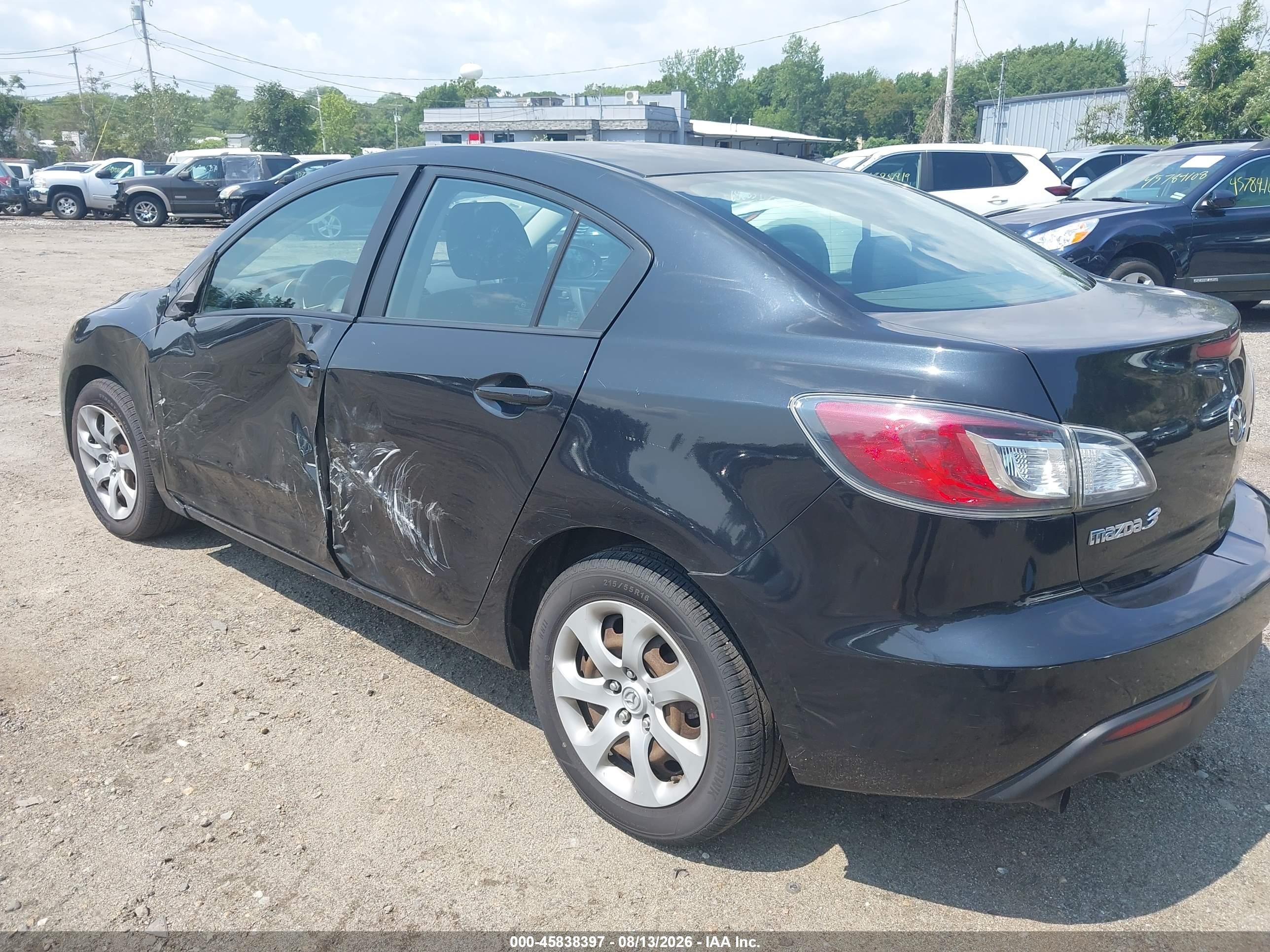 2011 Mazda Mazda3 I Sport Черный vin: JM1BL1UG0B1438141
