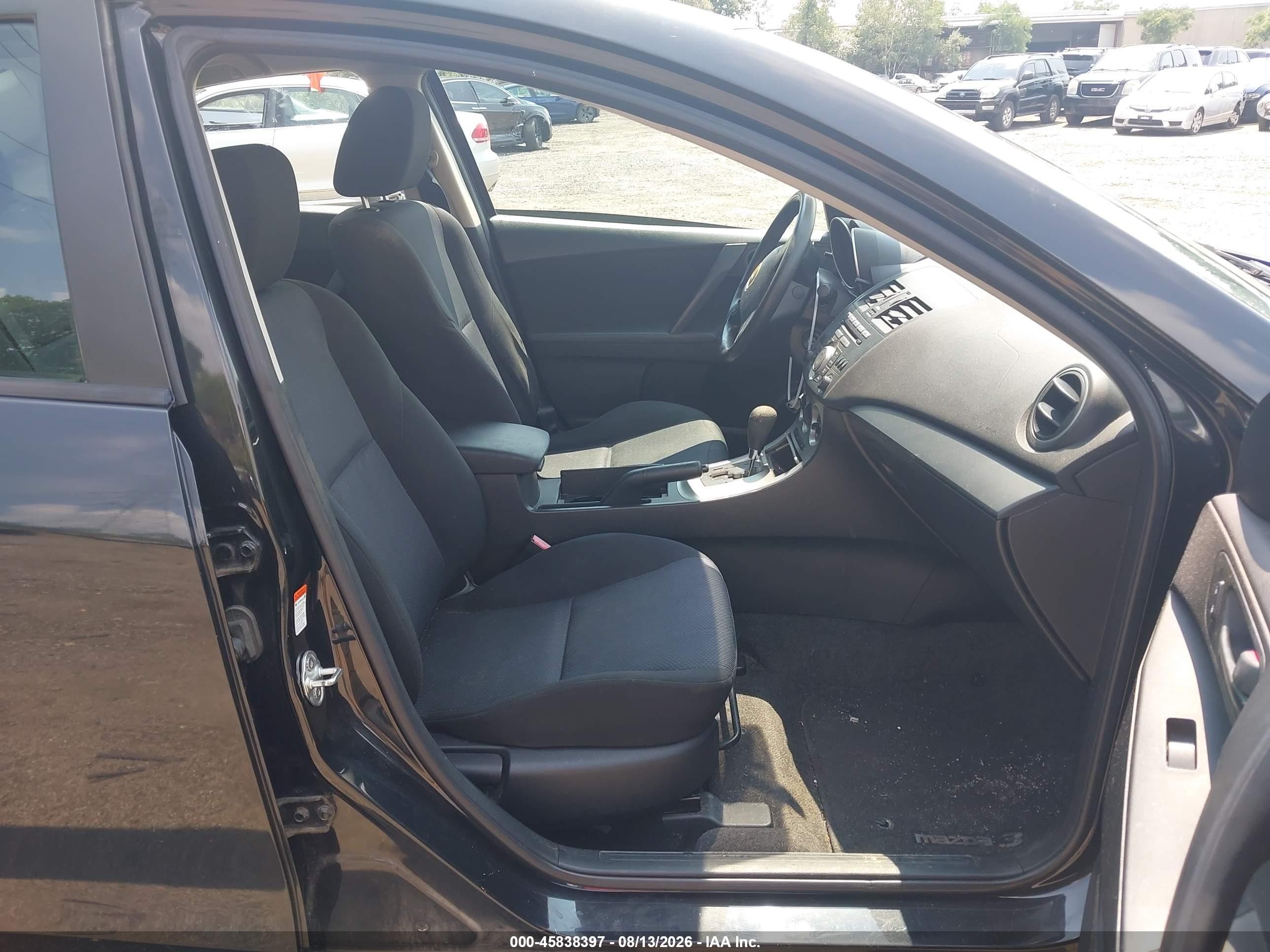 2011 Mazda Mazda3 I Sport Черный vin: JM1BL1UG0B1438141