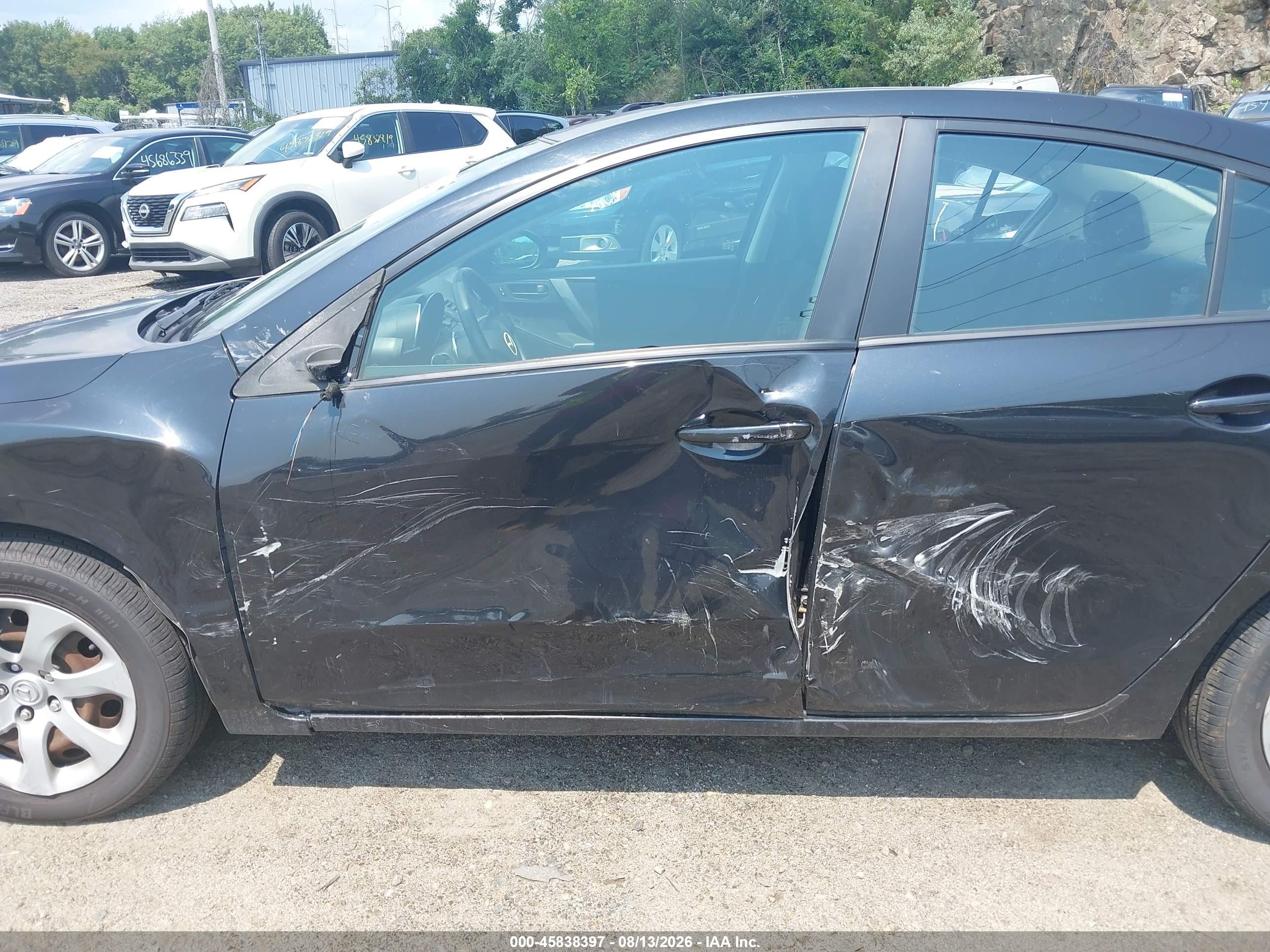 2011 Mazda Mazda3 I Sport Черный vin: JM1BL1UG0B1438141
