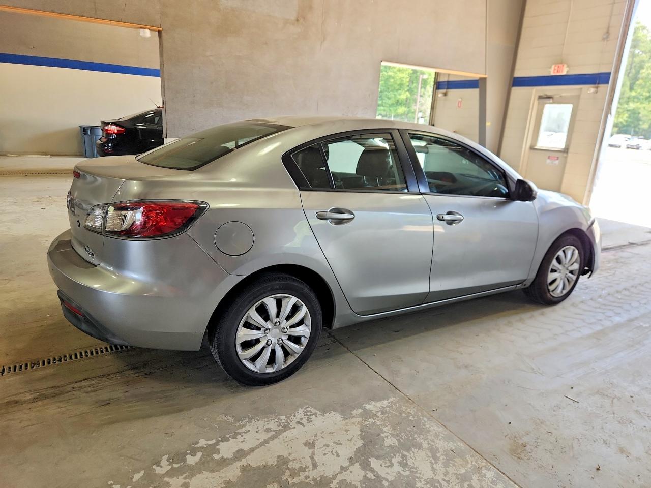 2011 Mazda 3 I Silver vin: JM1BL1UG1B1360243