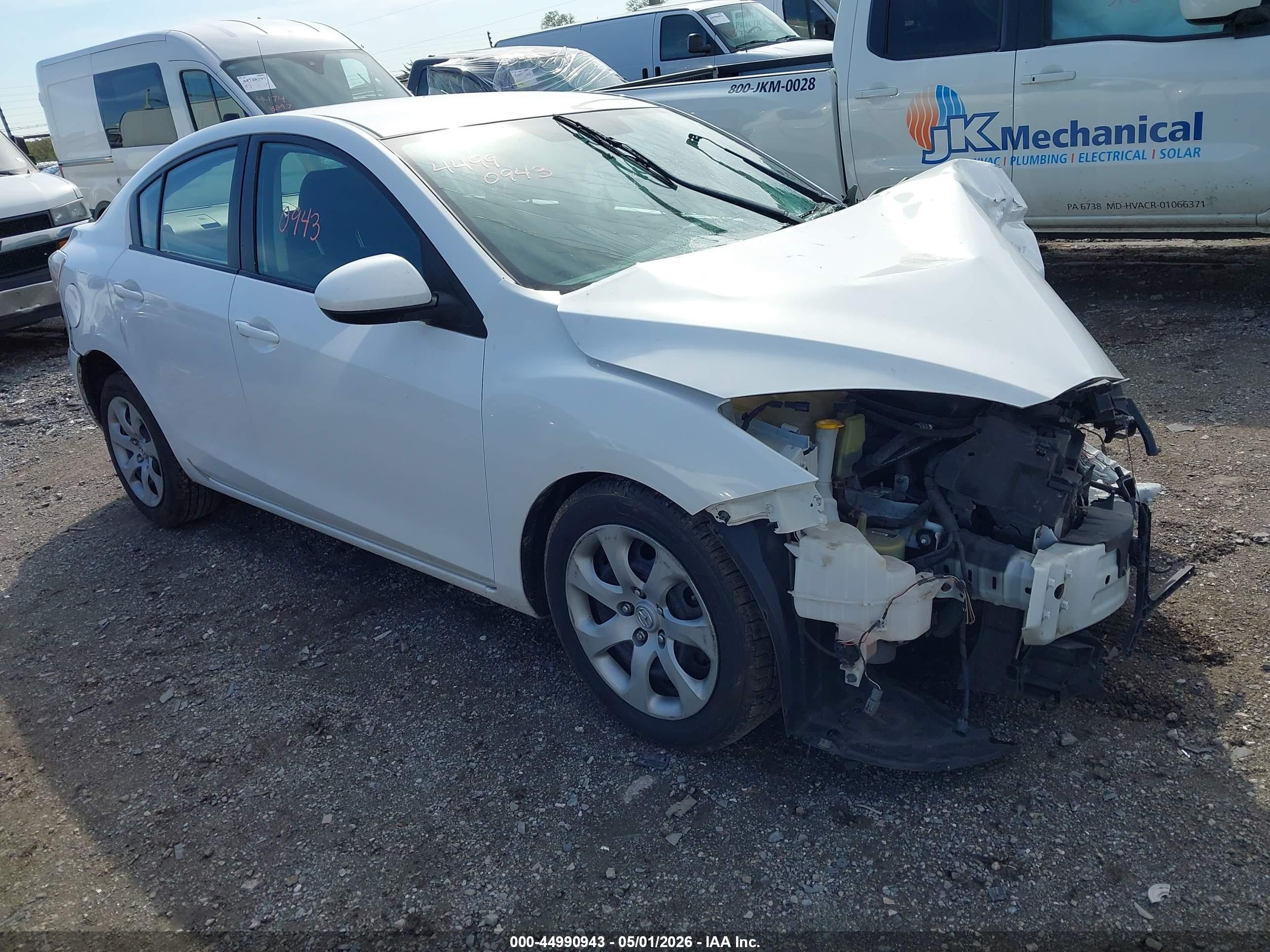 2011 Mazda Mazda3 I Sport White vin: JM1BL1UG1B1382579