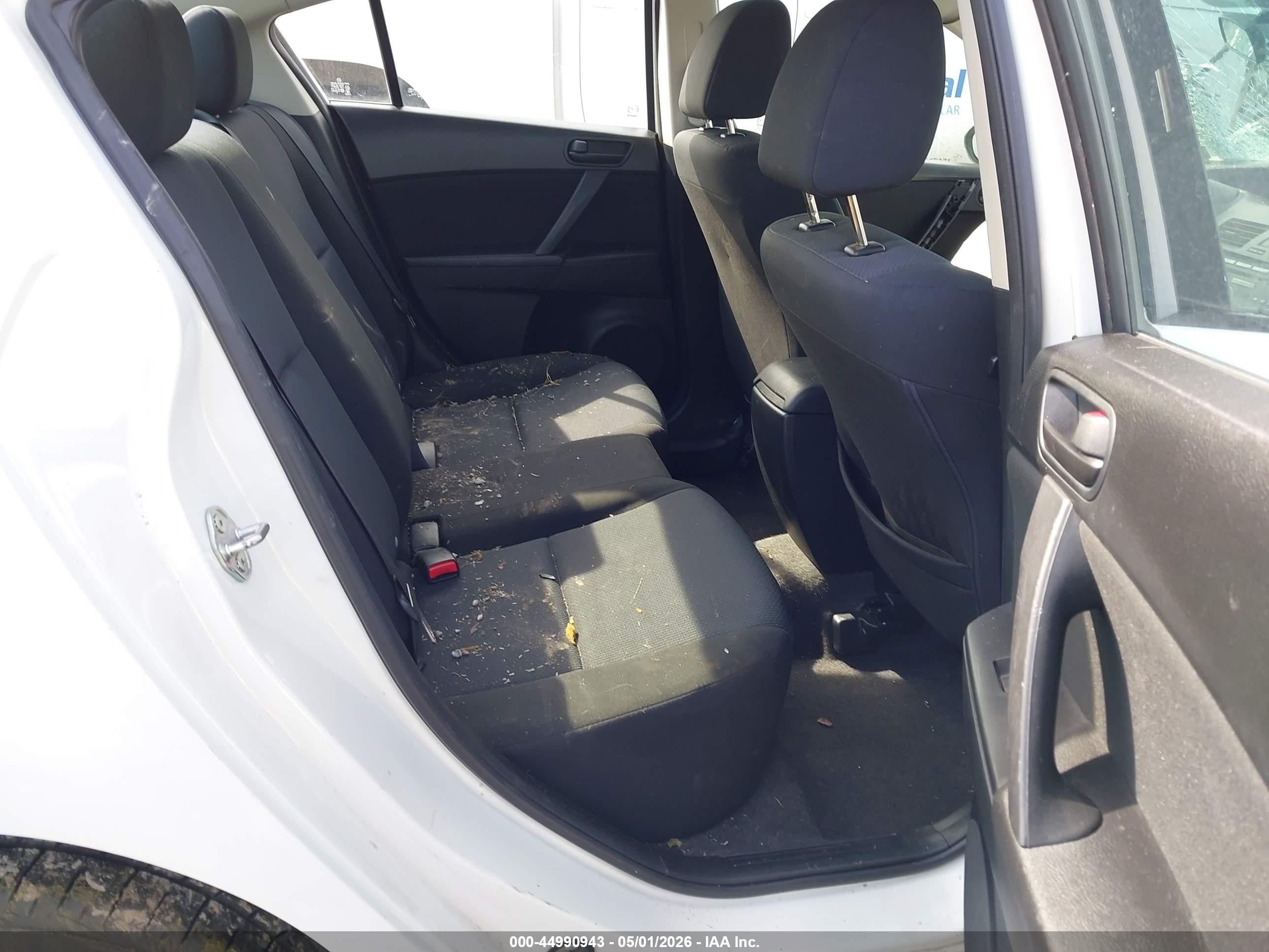 2011 Mazda Mazda3 I Sport White vin: JM1BL1UG1B1382579