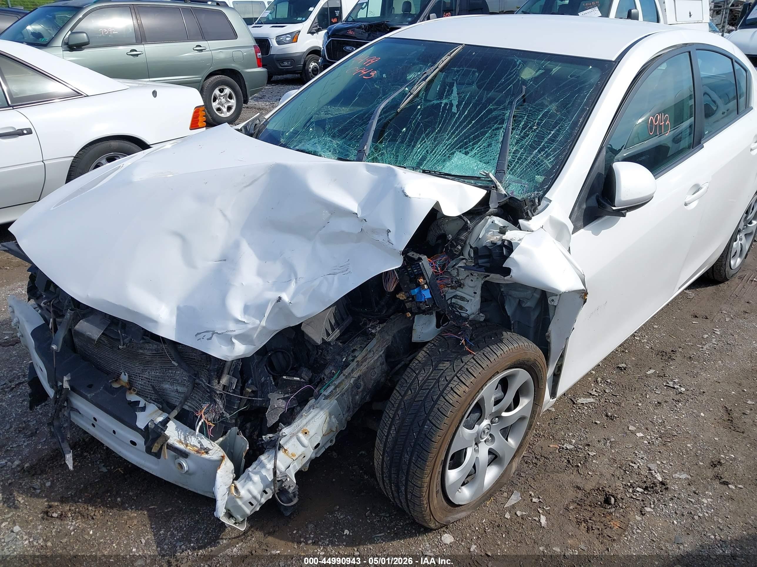2011 Mazda Mazda3 I Sport White vin: JM1BL1UG1B1382579