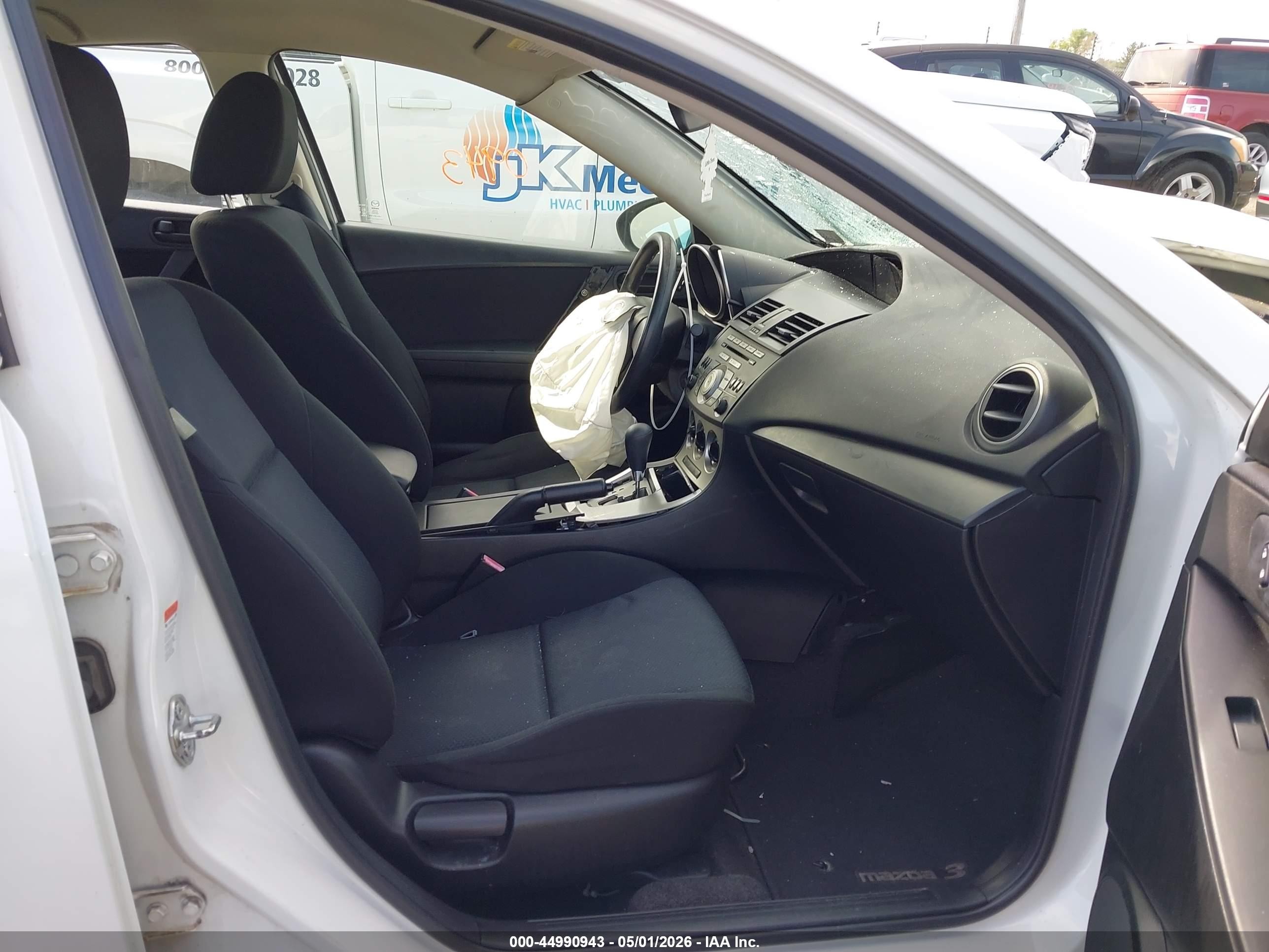 2011 Mazda Mazda3 I Sport White vin: JM1BL1UG1B1382579
