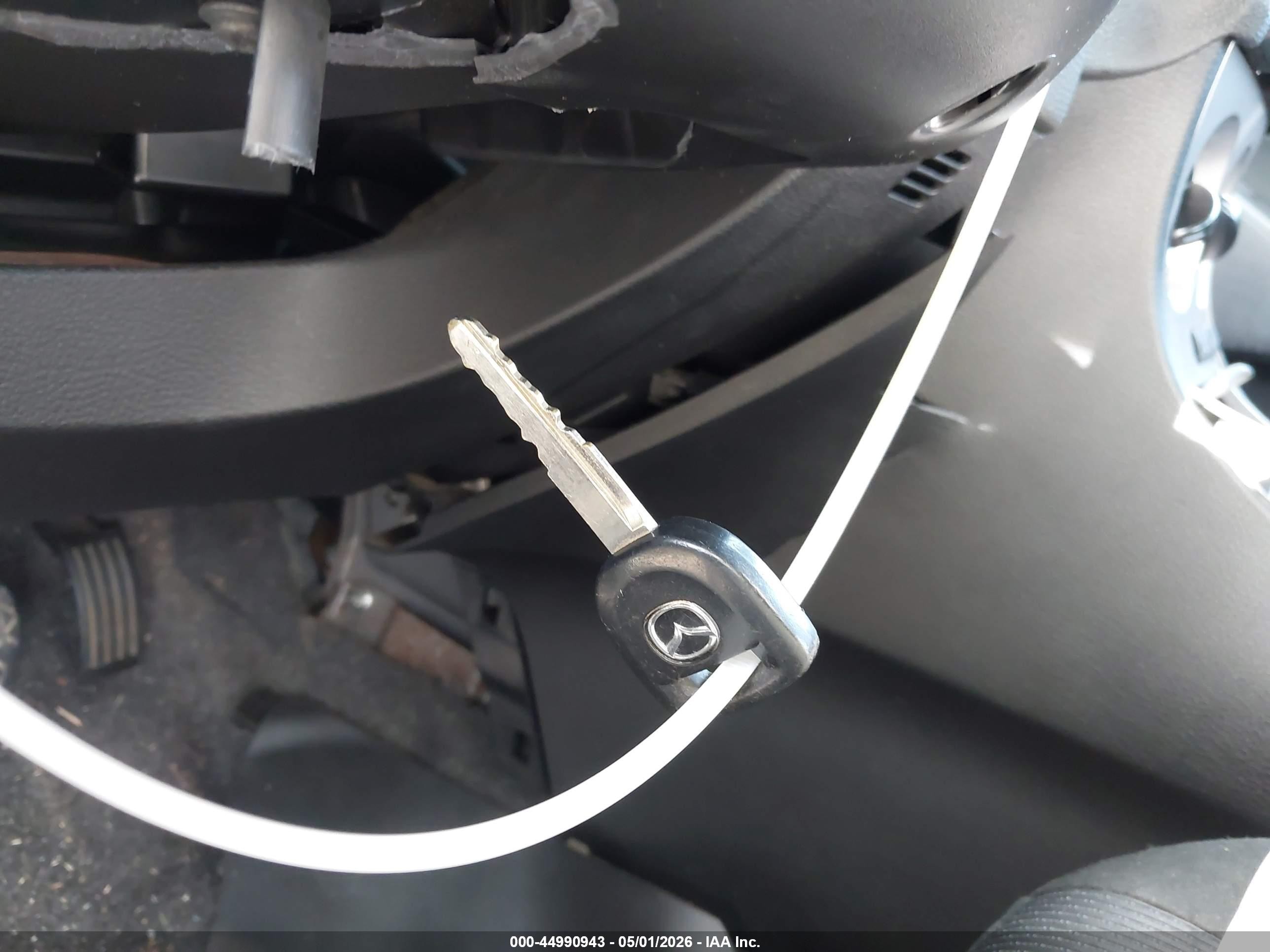 2011 Mazda Mazda3 I Sport White vin: JM1BL1UG1B1382579