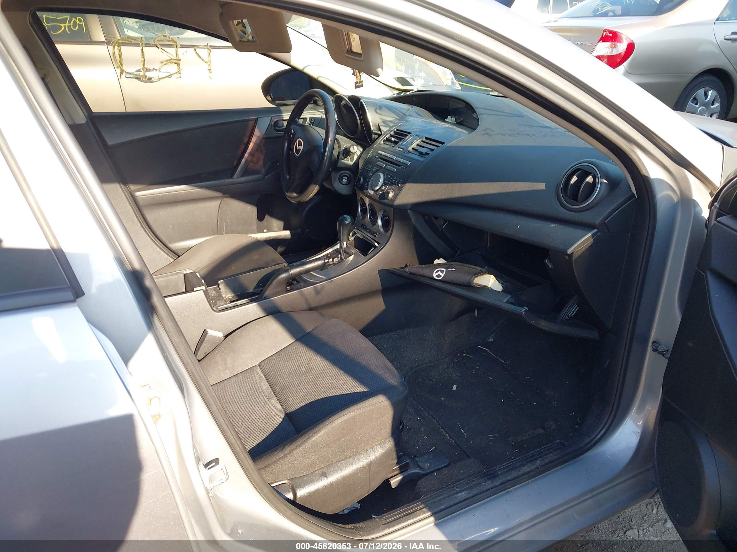 2011 Mazda Mazda3 I Sport Gray vin: JM1BL1UG1B1454669