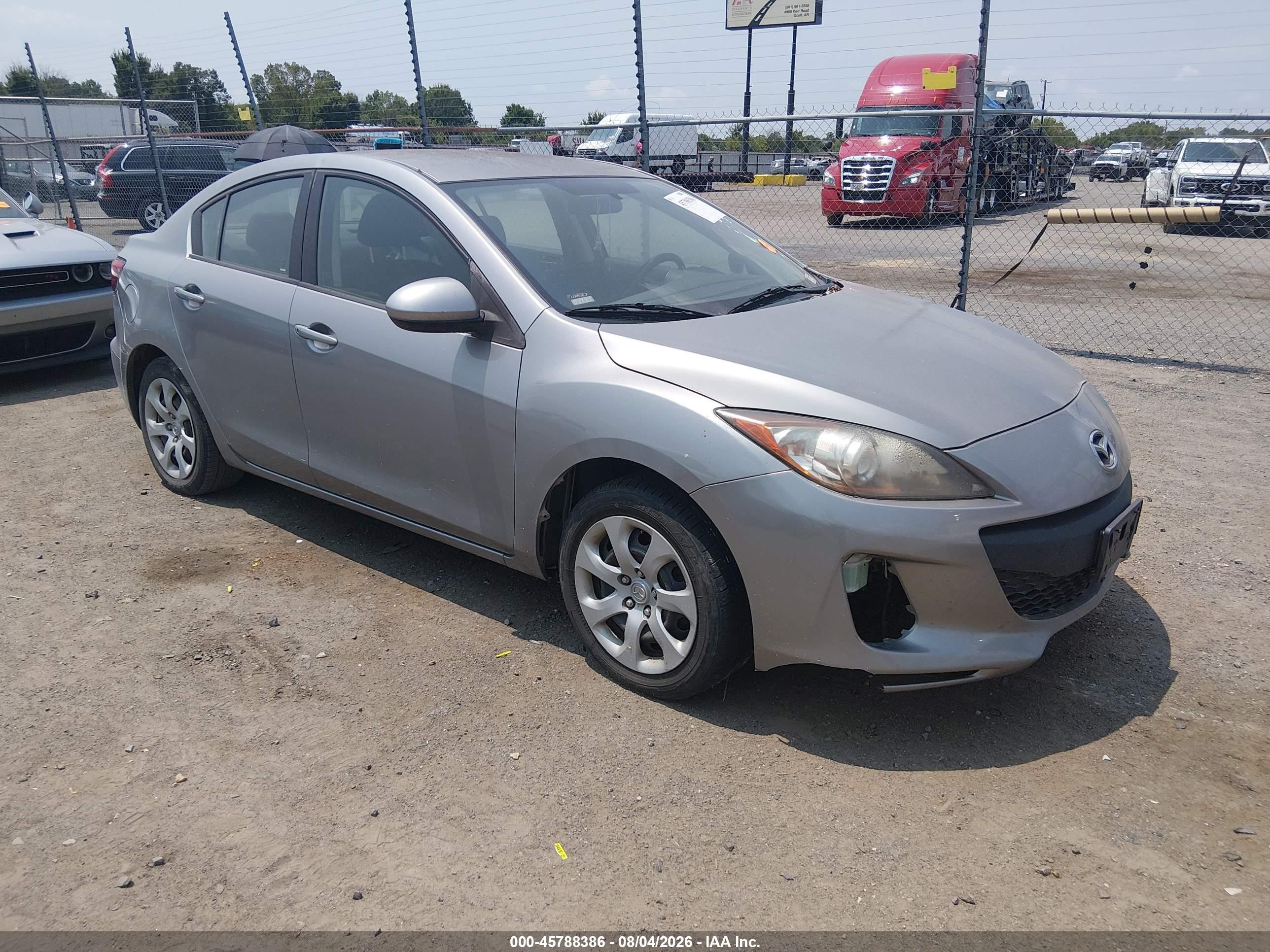 2012 Mazda Mazda3 I Sport Silver vin: JM1BL1UG1C1512684