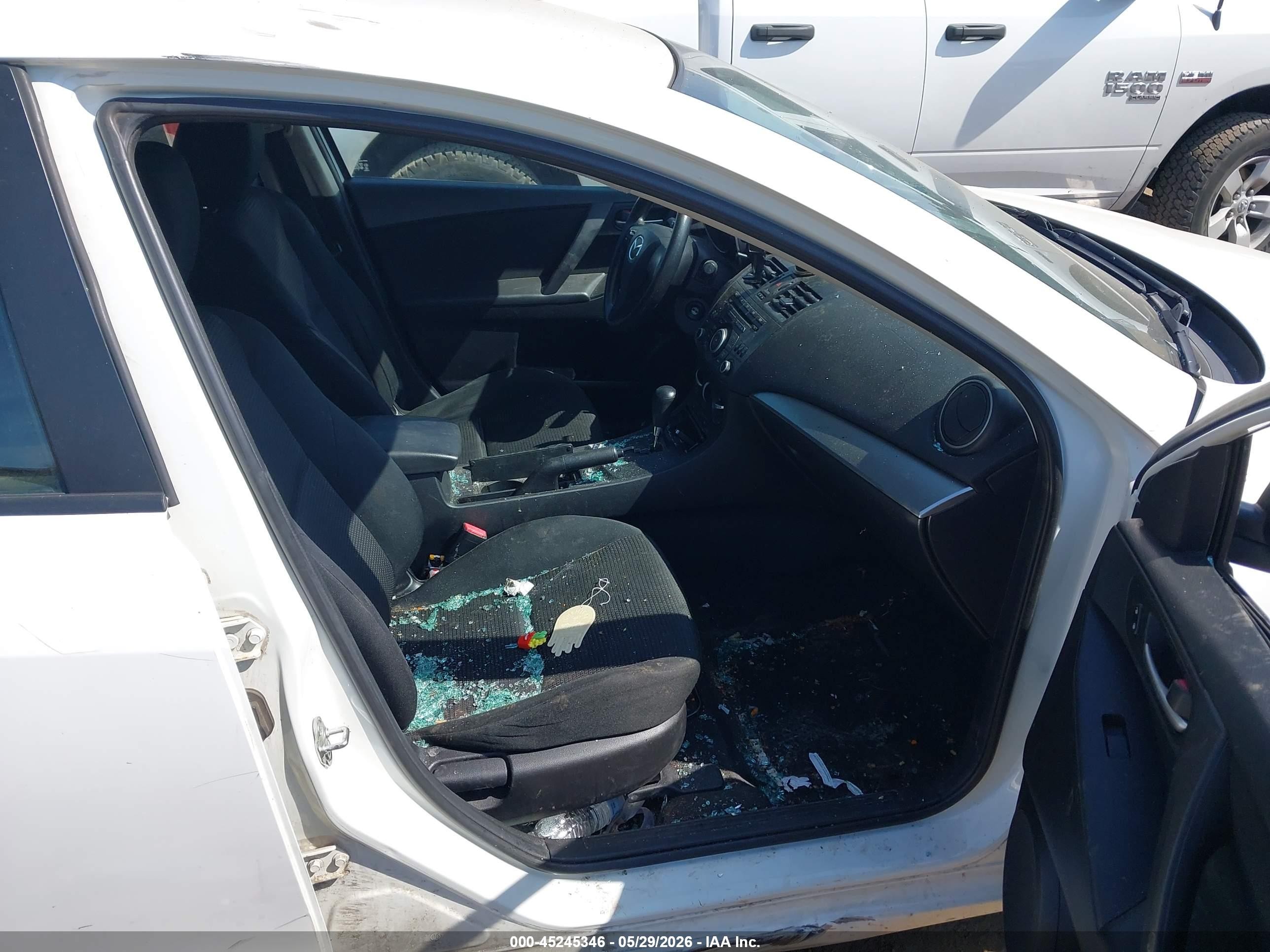 2012 Mazda Mazda3 I Sport White vin: JM1BL1UG1C1576501