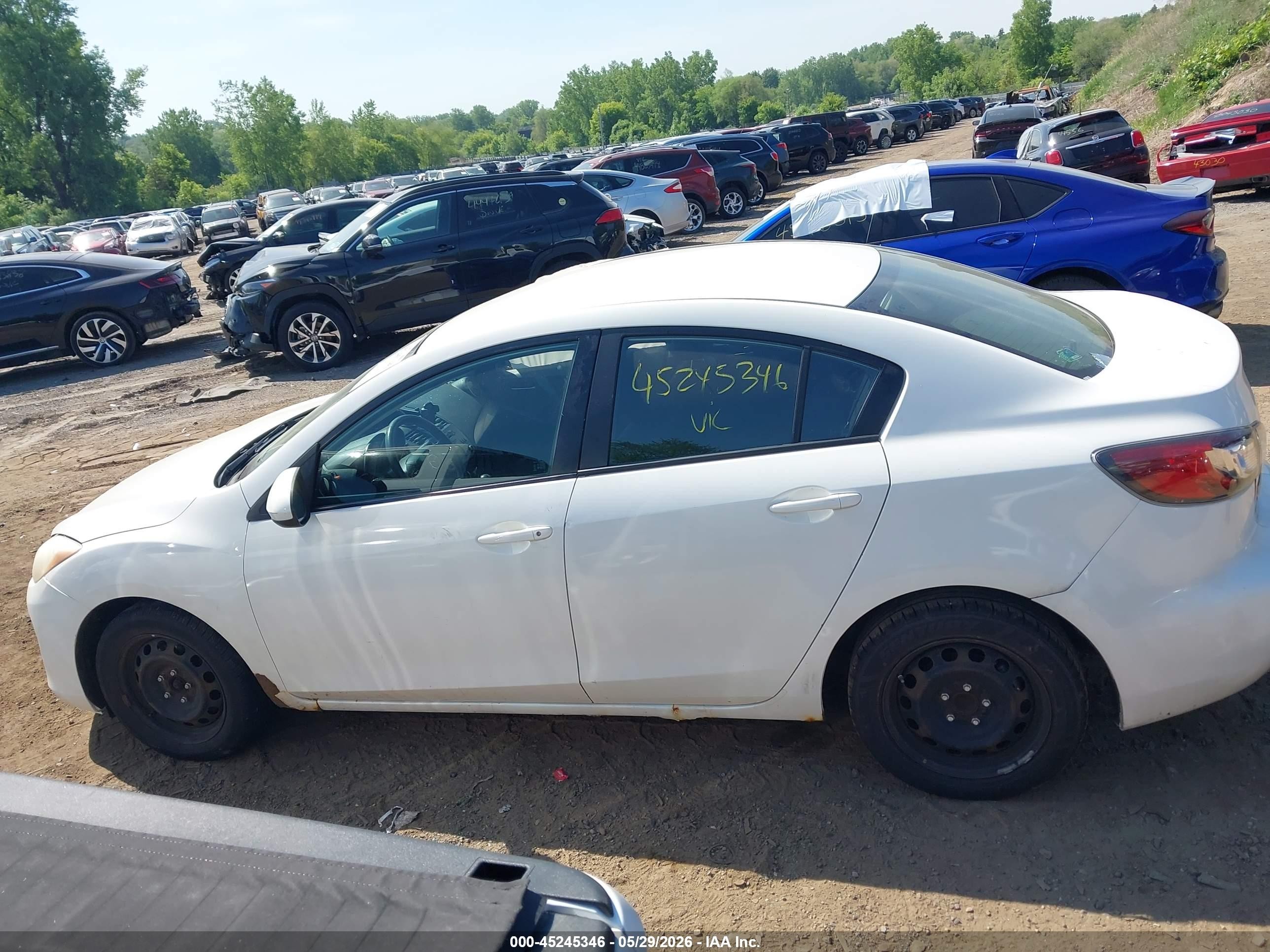 2012 Mazda Mazda3 I Sport White vin: JM1BL1UG1C1576501