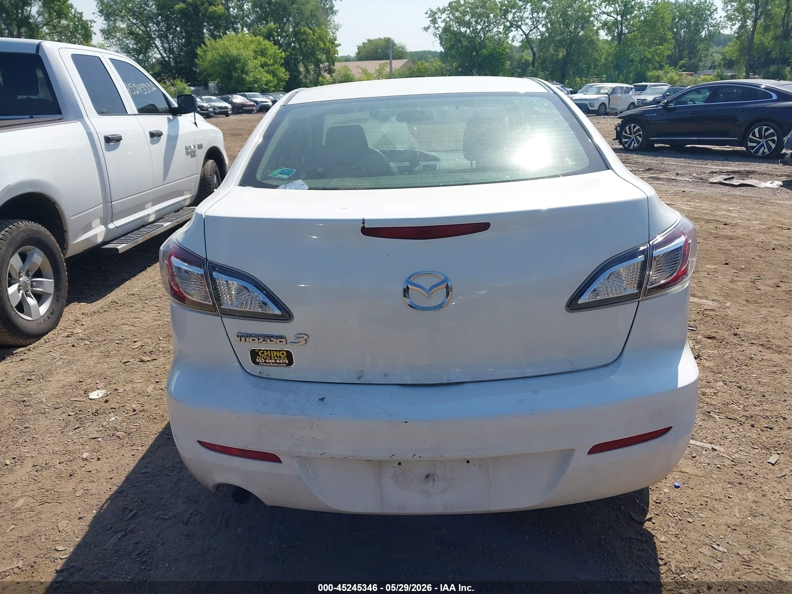 2012 Mazda Mazda3 I Sport White vin: JM1BL1UG1C1576501
