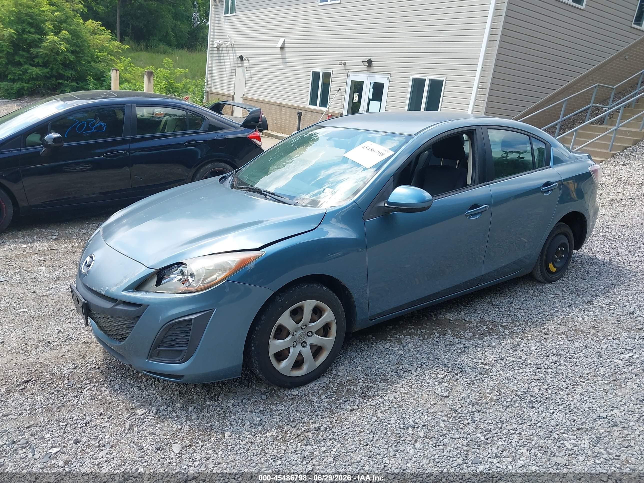 2011 Mazda Mazda3 I Sport Blue vin: JM1BL1UG2B1382008