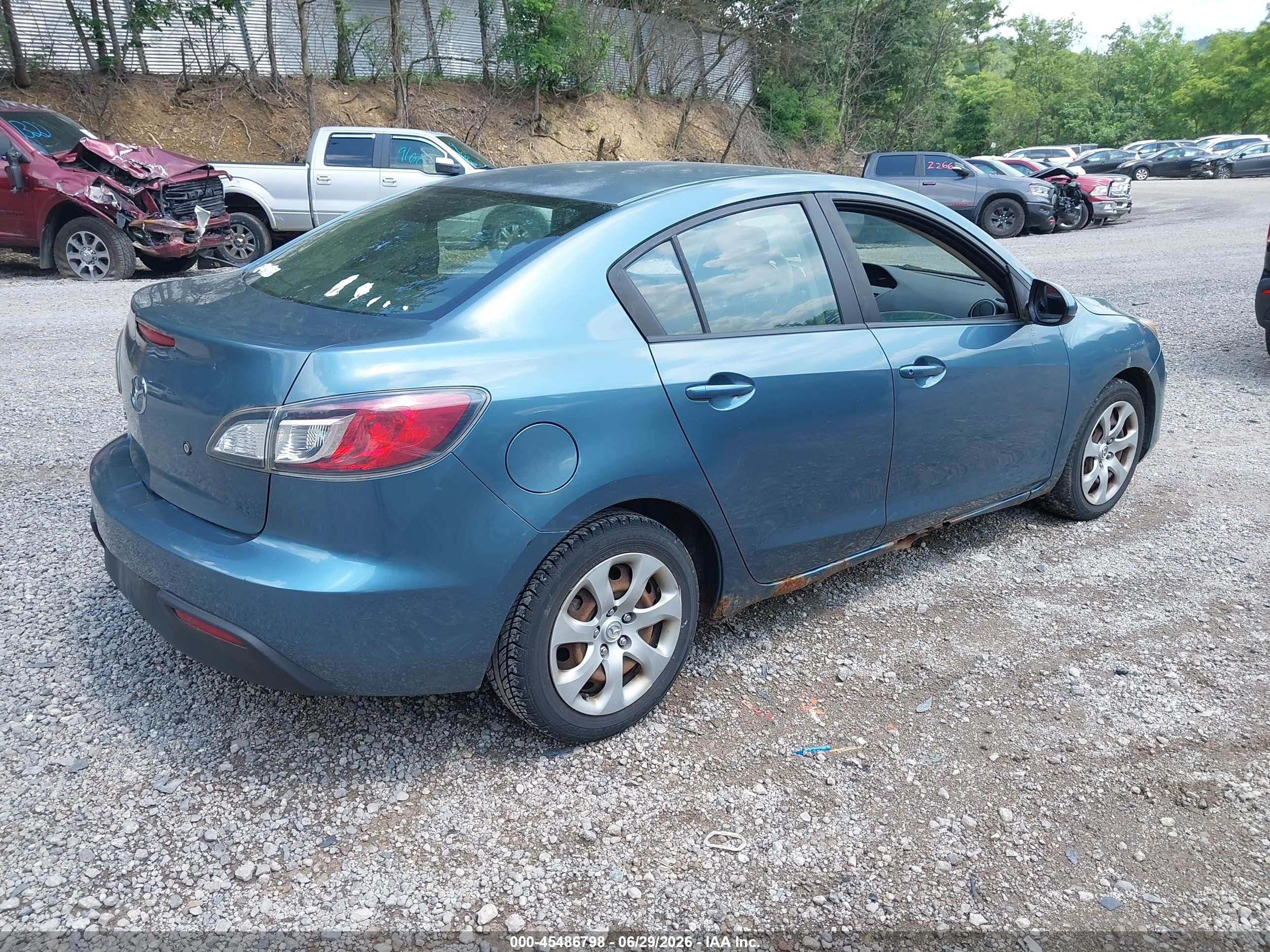 2011 Mazda Mazda3 I Sport Blue vin: JM1BL1UG2B1382008