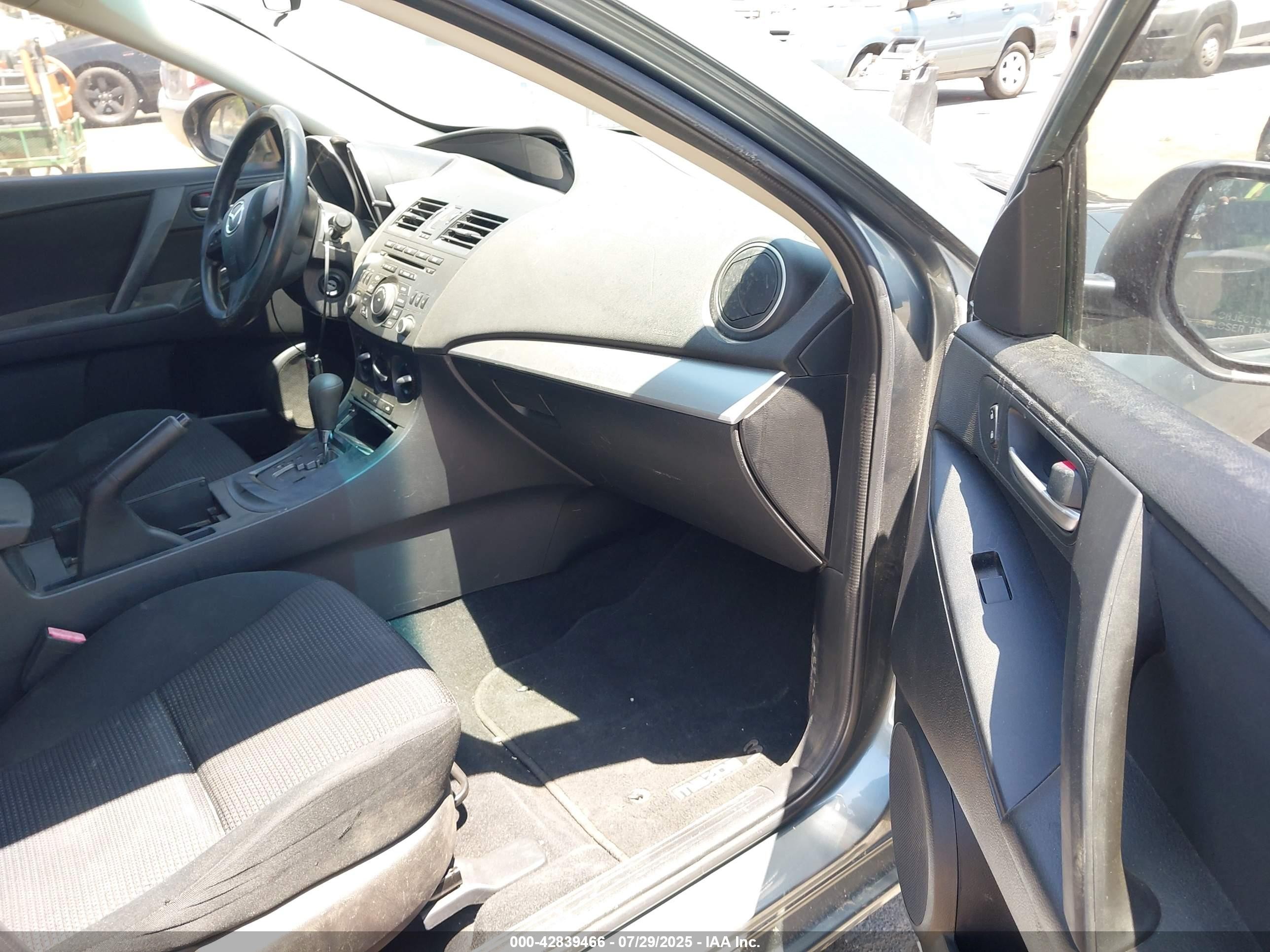 2012 Mazda Mazda3 I Sport Gray vin: JM1BL1UG3C1531432