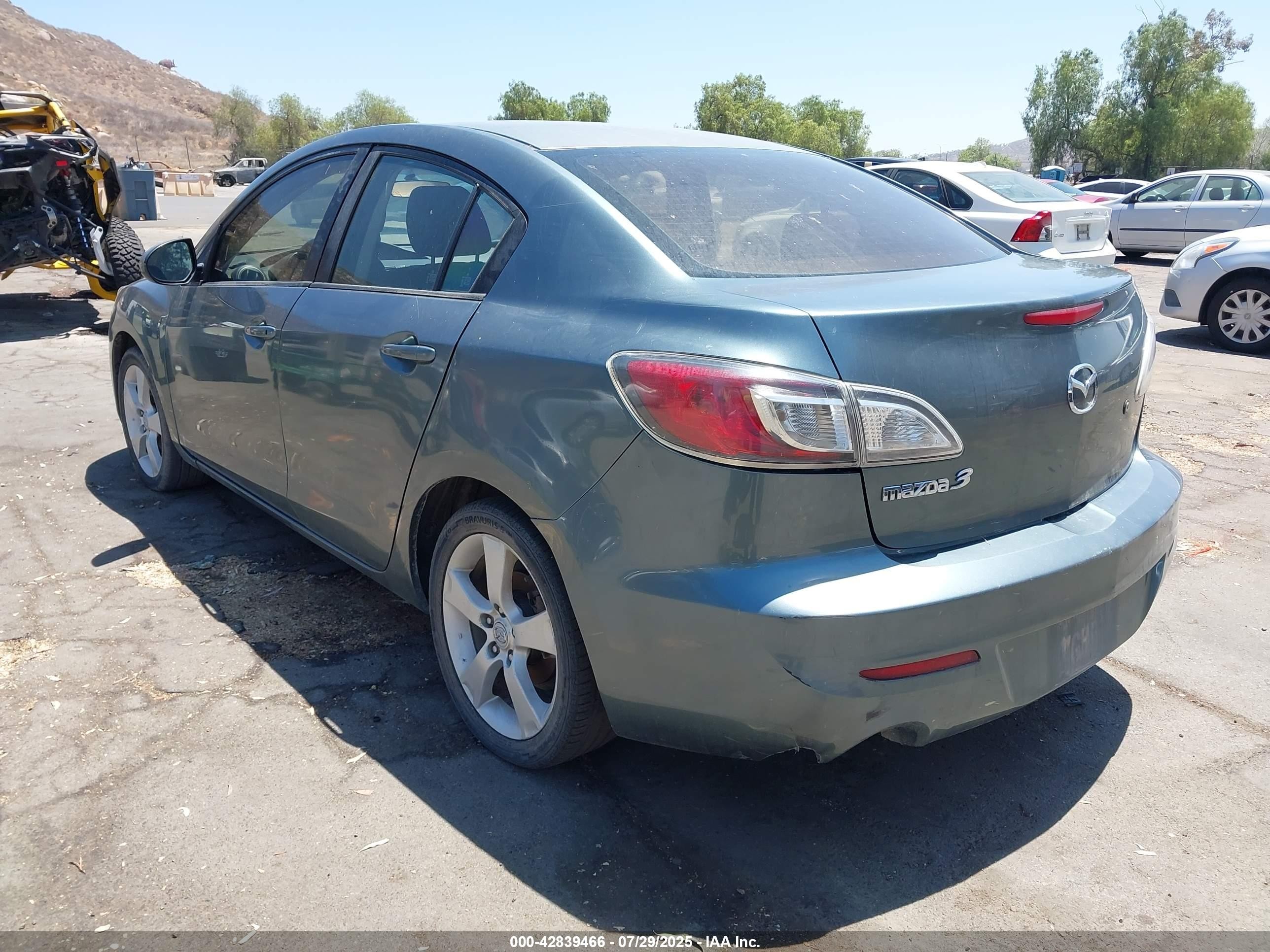 2012 Mazda Mazda3 I Sport Gray vin: JM1BL1UG3C1531432