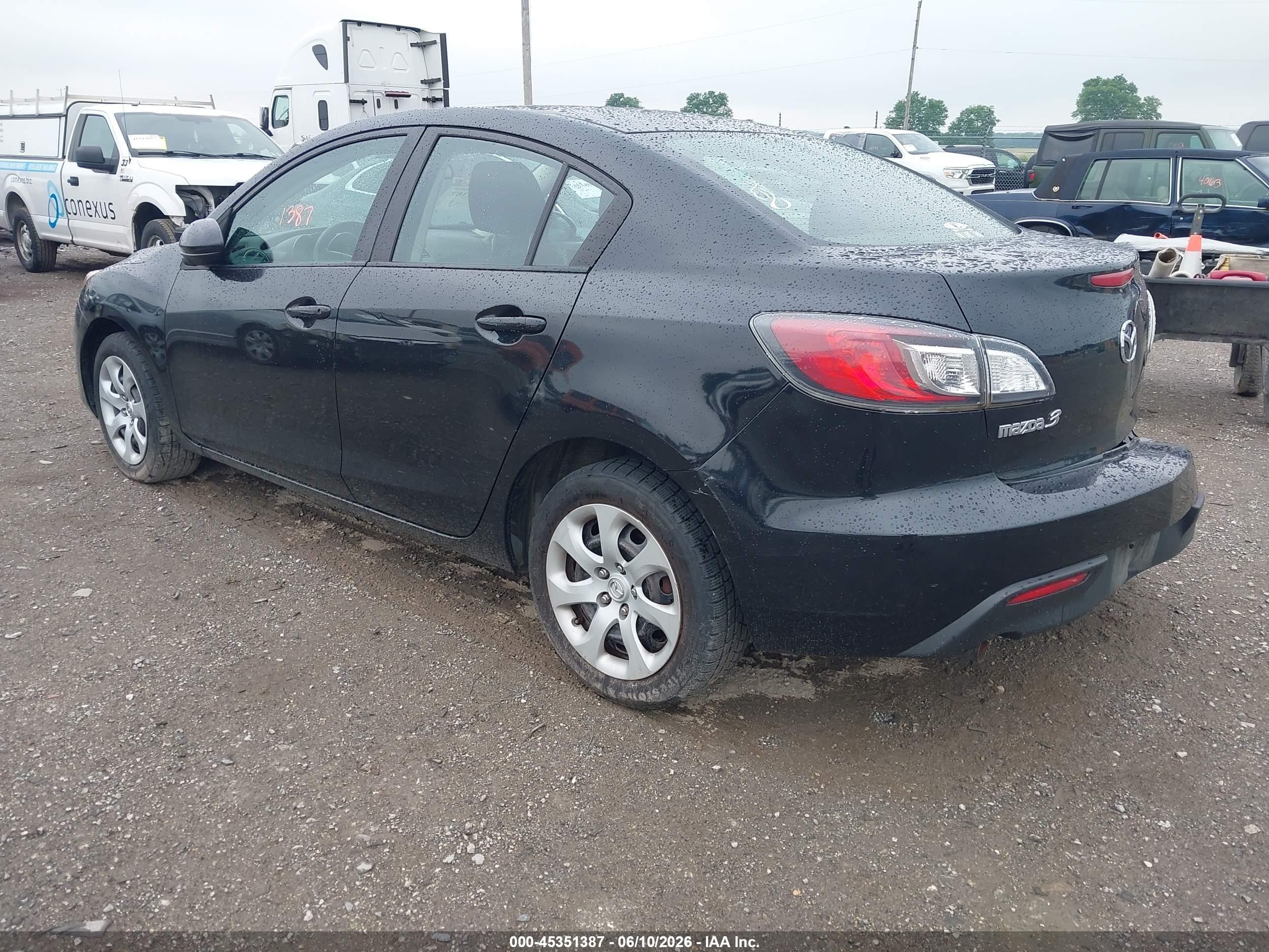2011 Mazda Mazda3 I Sport Black vin: JM1BL1UG4B1390479