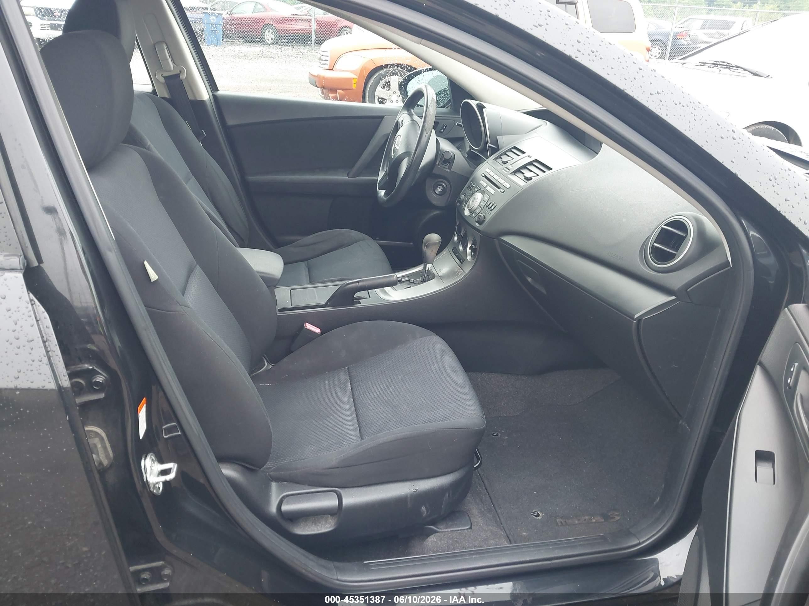 2011 Mazda Mazda3 I Sport Black vin: JM1BL1UG4B1390479