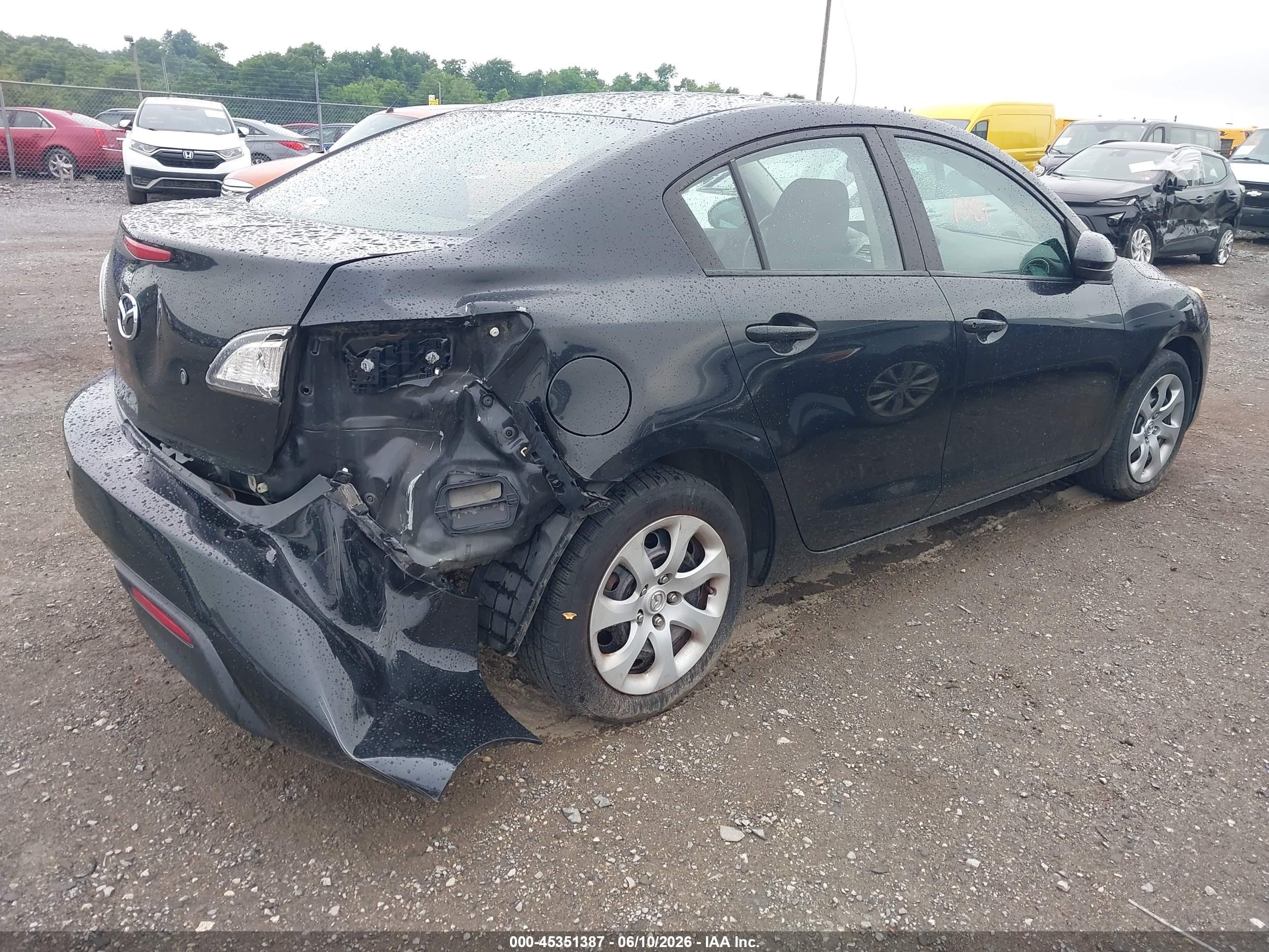 2011 Mazda Mazda3 I Sport Black vin: JM1BL1UG4B1390479