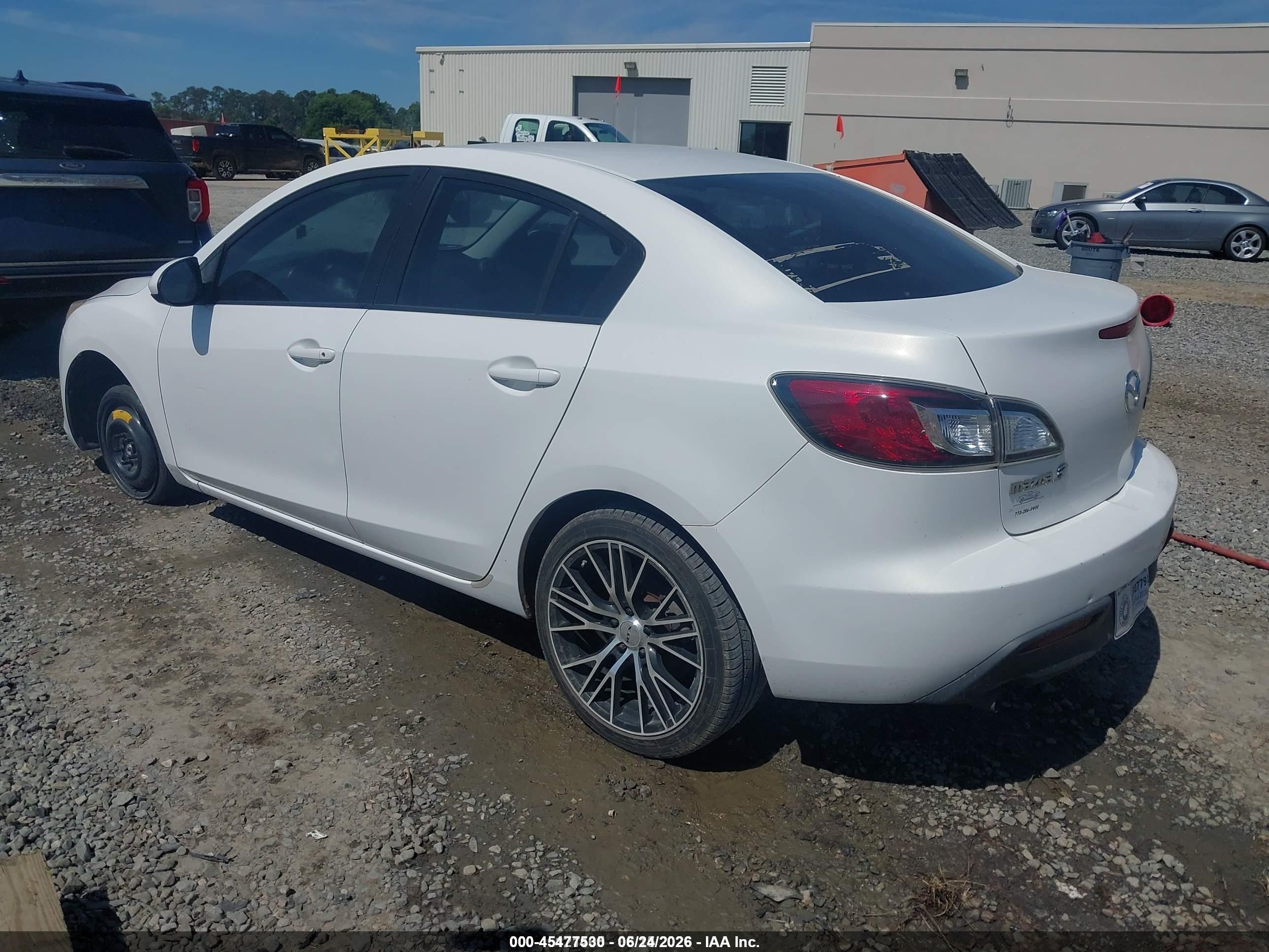 2011 Mazda Mazda3 I Sport White vin: JM1BL1UG4B1439616