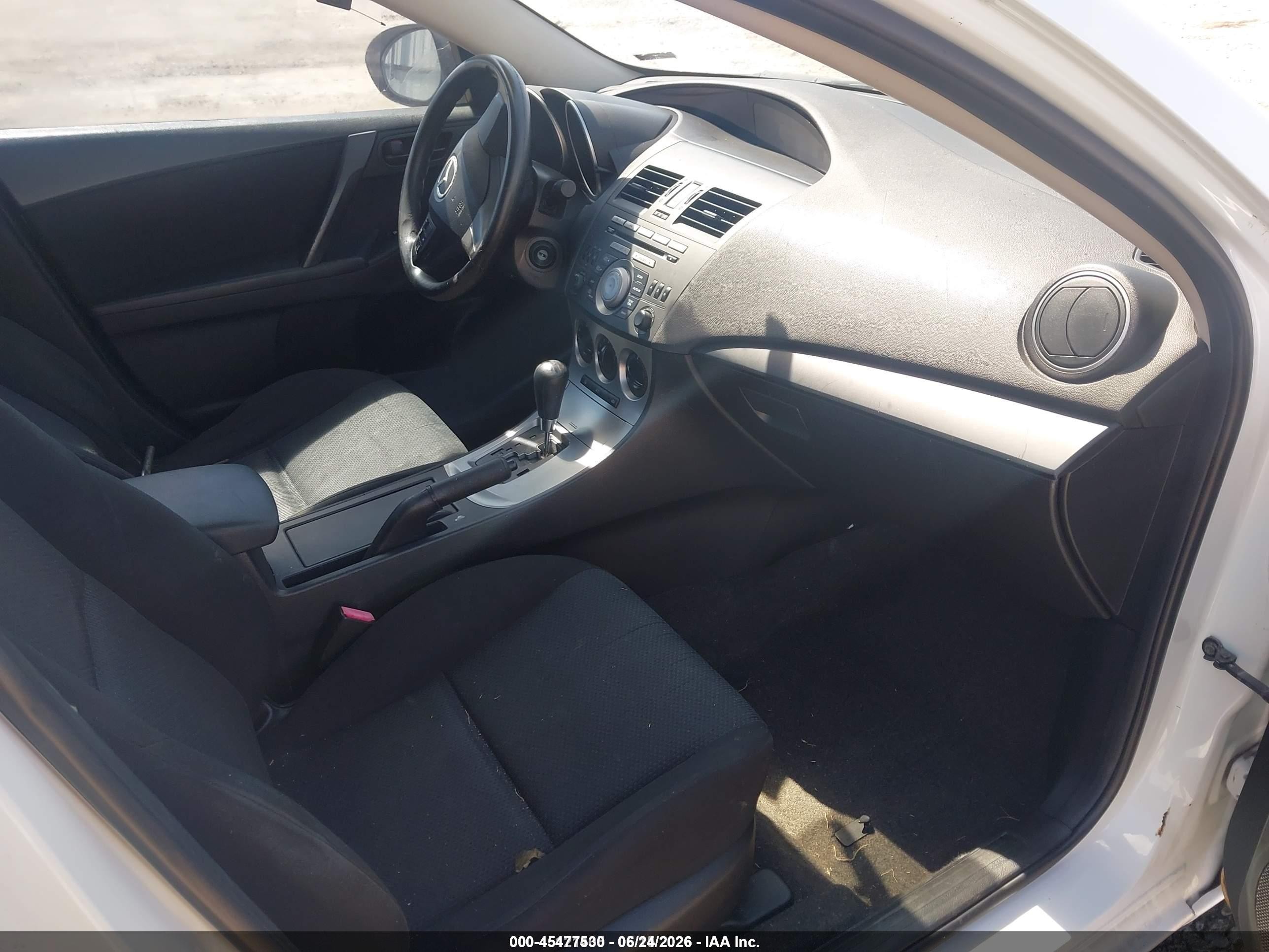2011 Mazda Mazda3 I Sport White vin: JM1BL1UG4B1439616