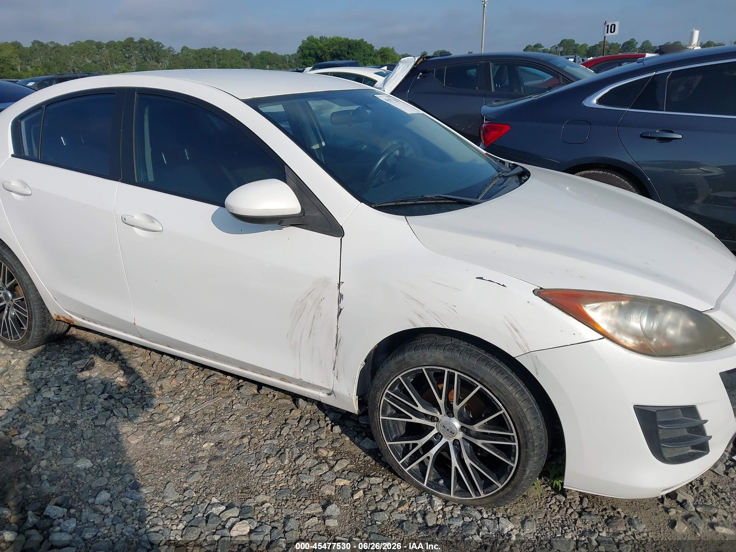 2011 Mazda Mazda3 I Sport White vin: JM1BL1UG4B1439616