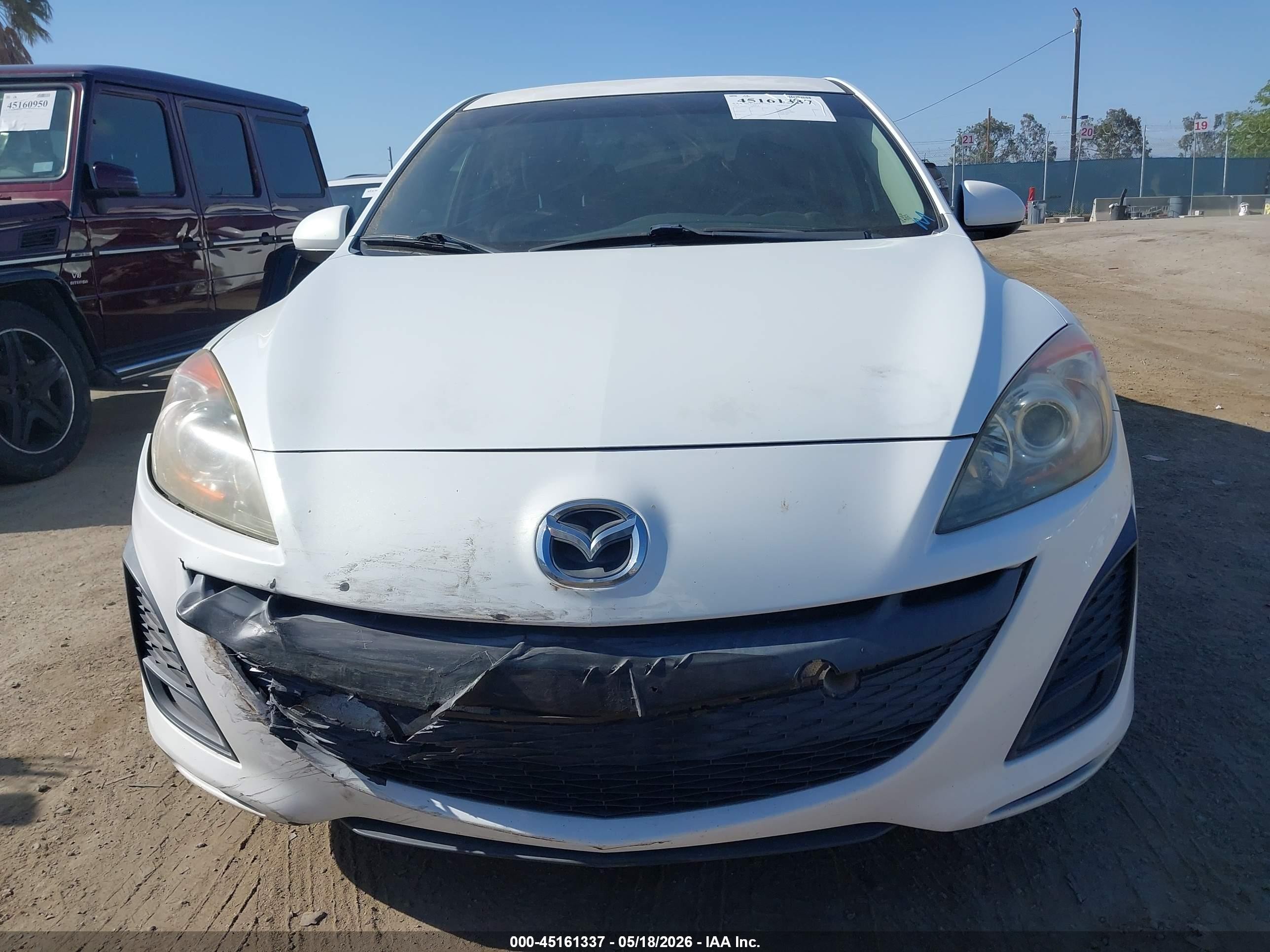 2011 Mazda Mazda3 I Sport White vin: JM1BL1UG4B1497029