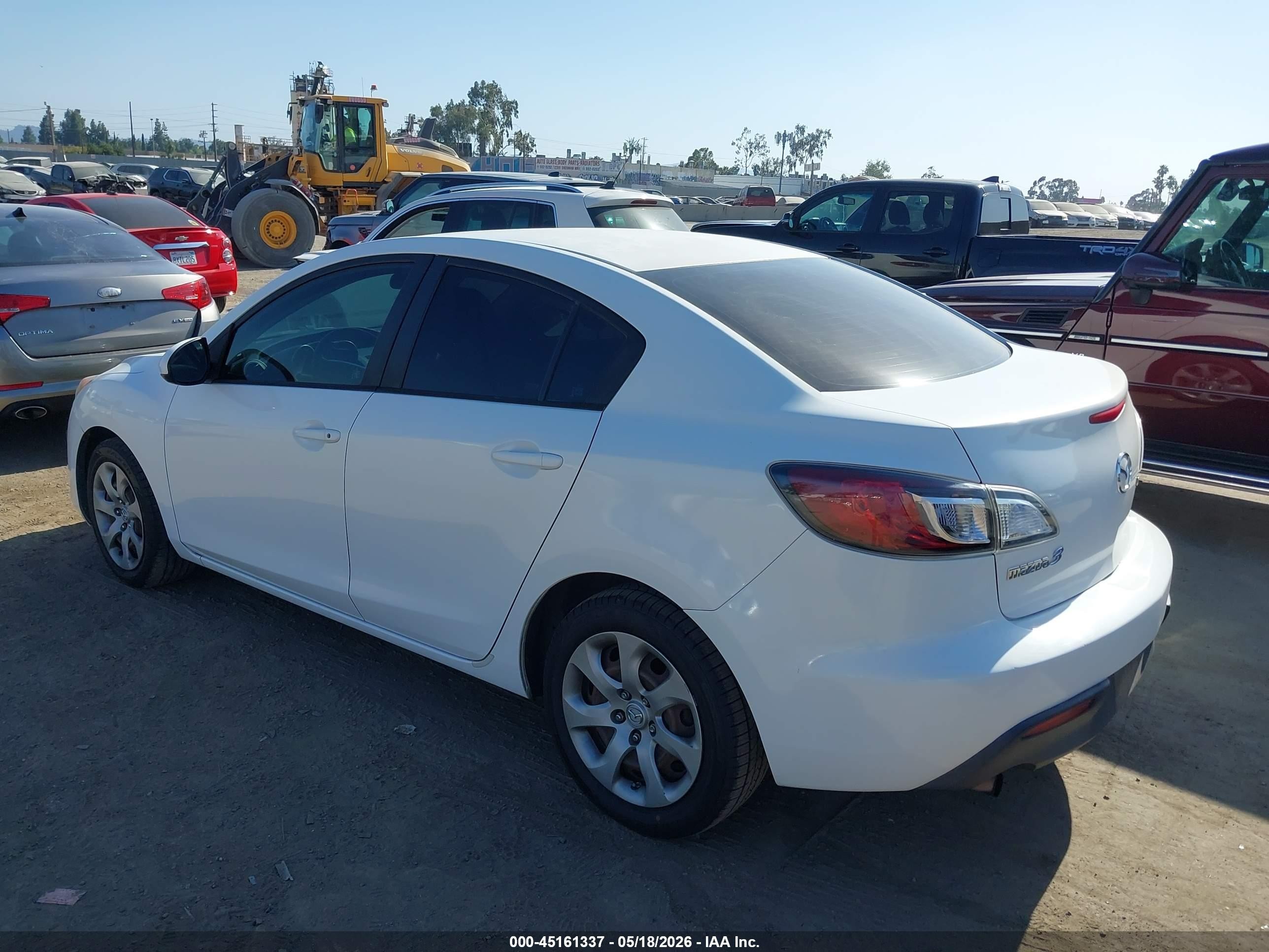 2011 Mazda Mazda3 I Sport White vin: JM1BL1UG4B1497029