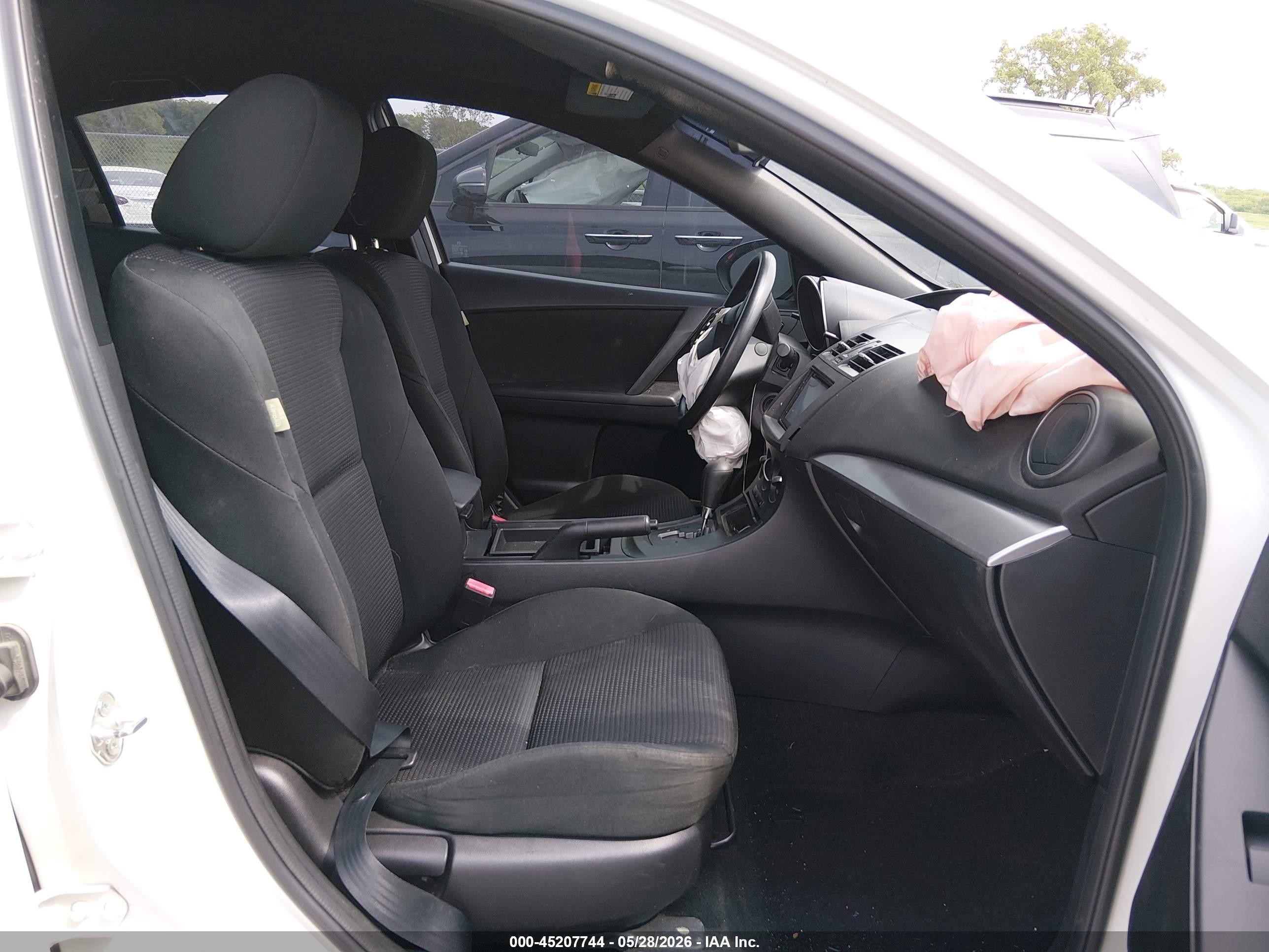 2012 Mazda Mazda3 I Sport White vin: JM1BL1UG4C1519046