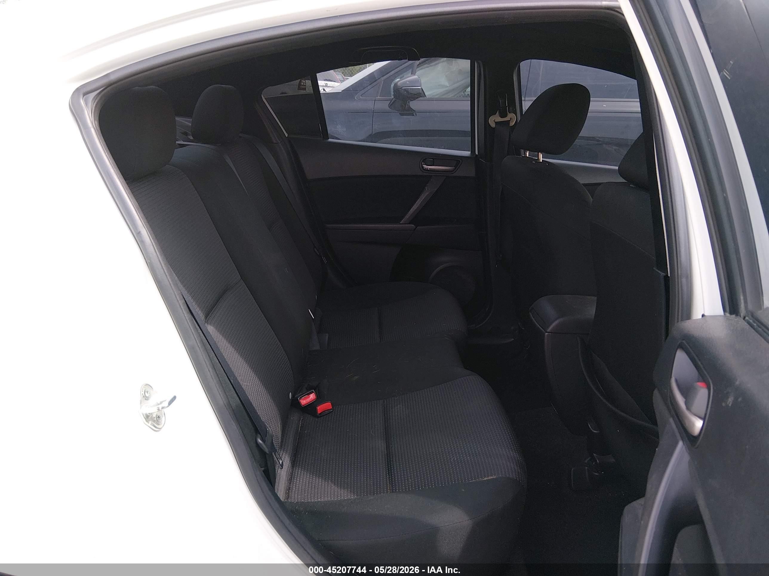 2012 Mazda Mazda3 I Sport White vin: JM1BL1UG4C1519046