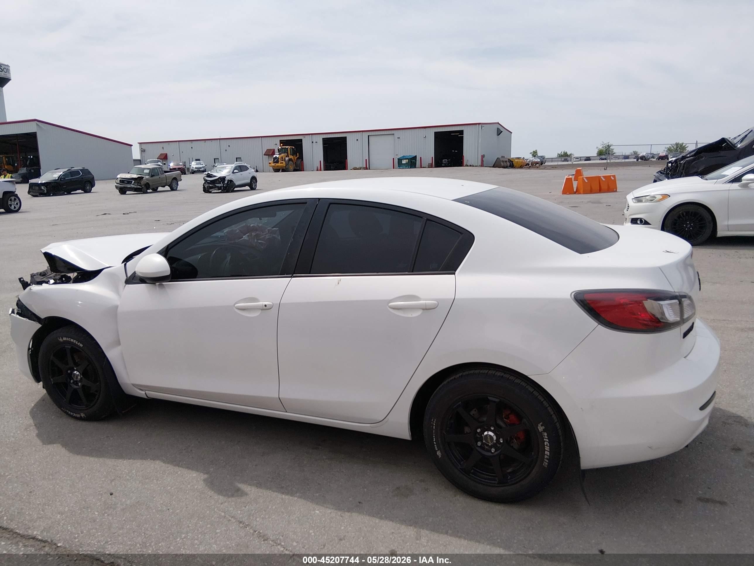 2012 Mazda Mazda3 I Sport White vin: JM1BL1UG4C1519046