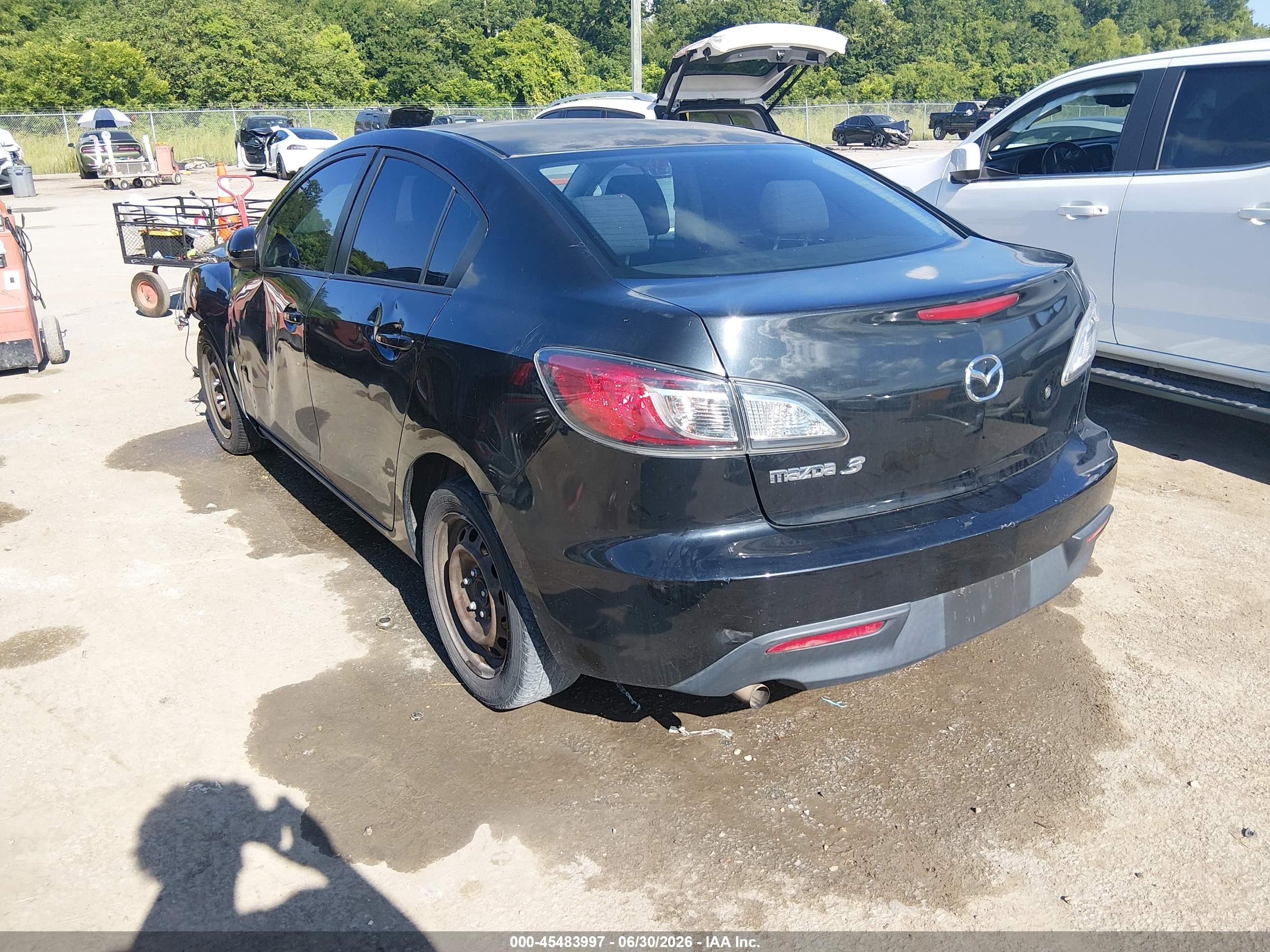 2011 Mazda Mazda3 I Sport Black vin: JM1BL1UG6B1381394