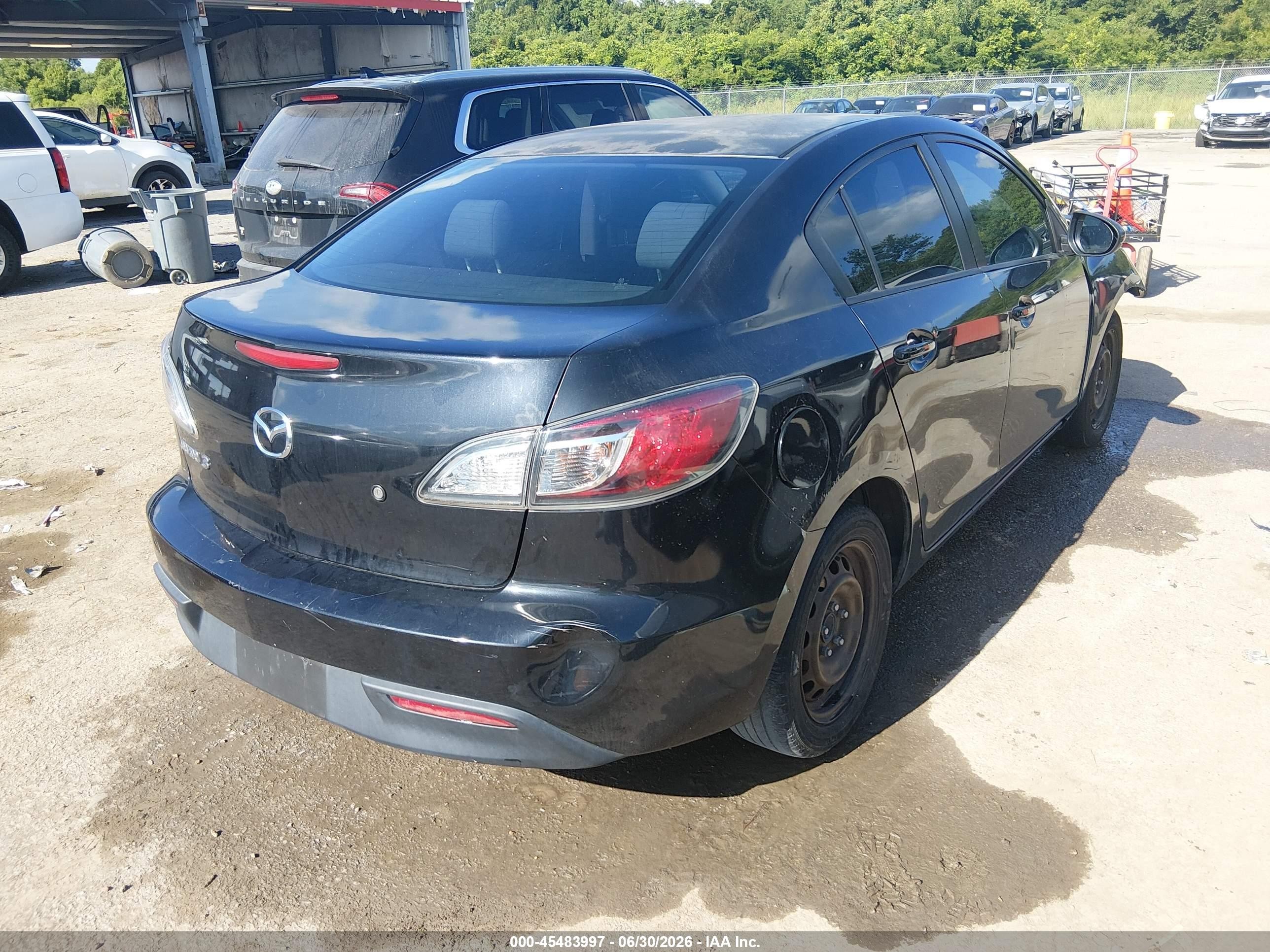 2011 Mazda Mazda3 I Sport Black vin: JM1BL1UG6B1381394