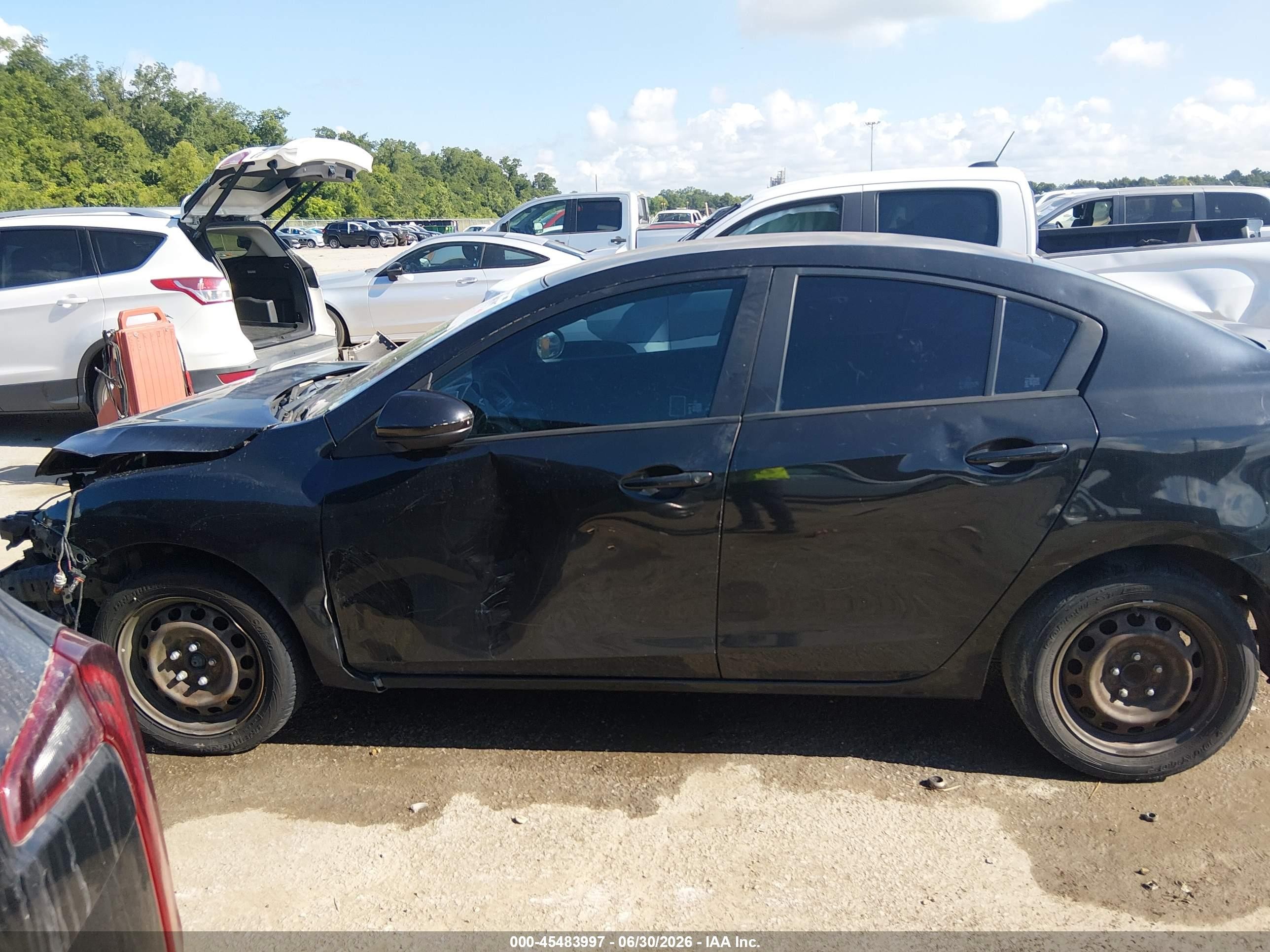2011 Mazda Mazda3 I Sport Black vin: JM1BL1UG6B1381394