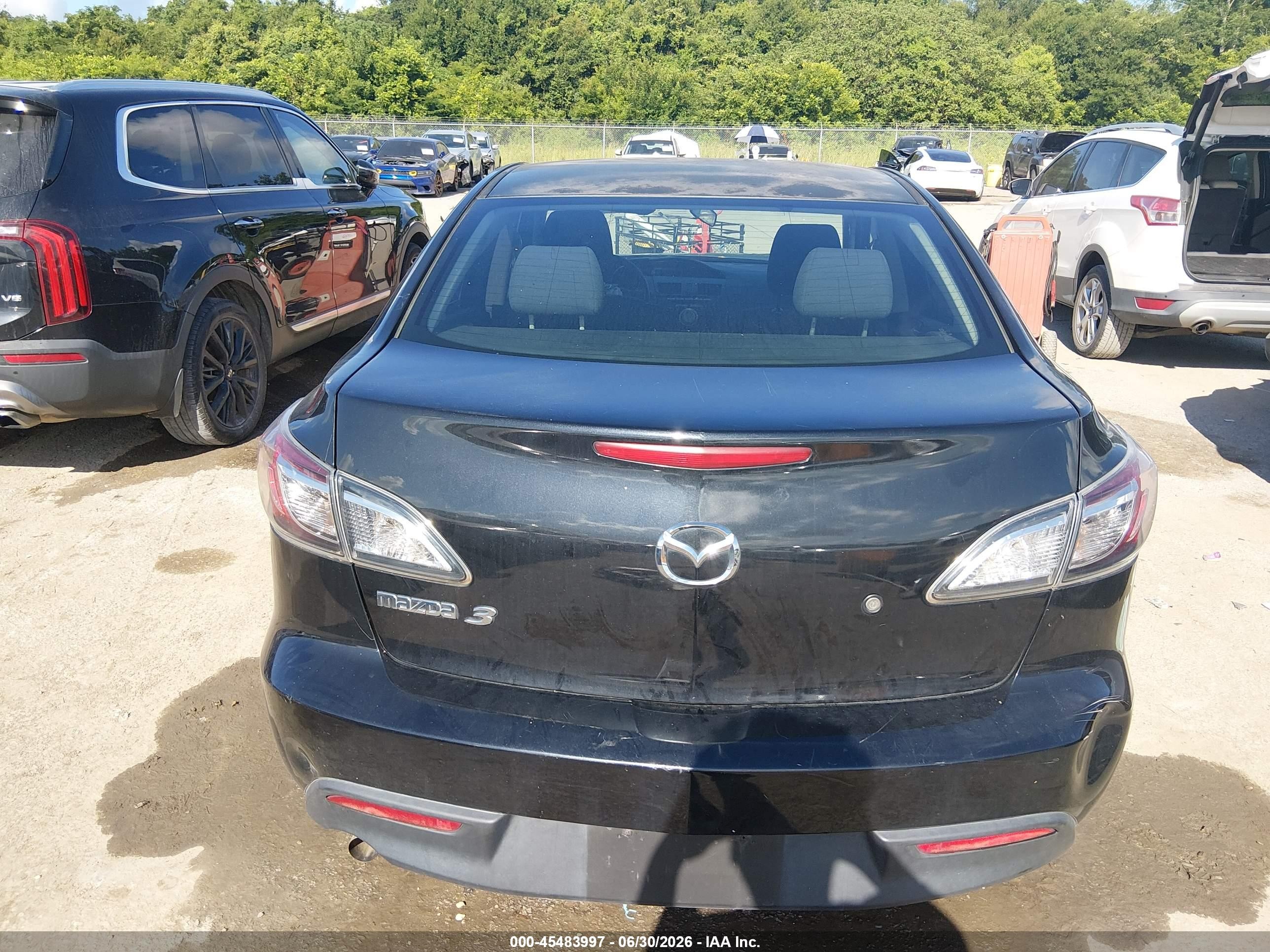2011 Mazda Mazda3 I Sport Black vin: JM1BL1UG6B1381394