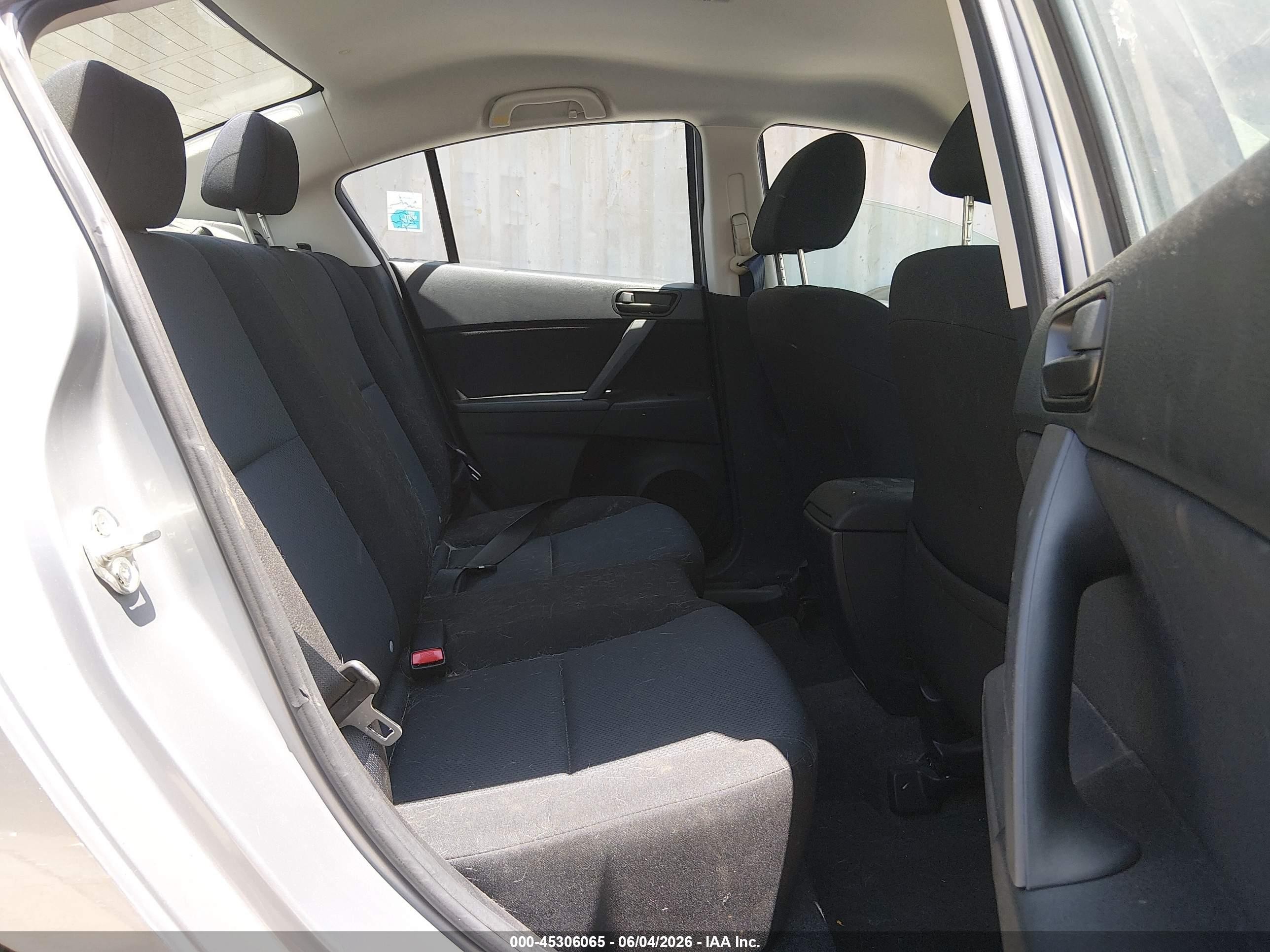 2011 Mazda Mazda3 I Sport Silver vin: JM1BL1UG7B1490690