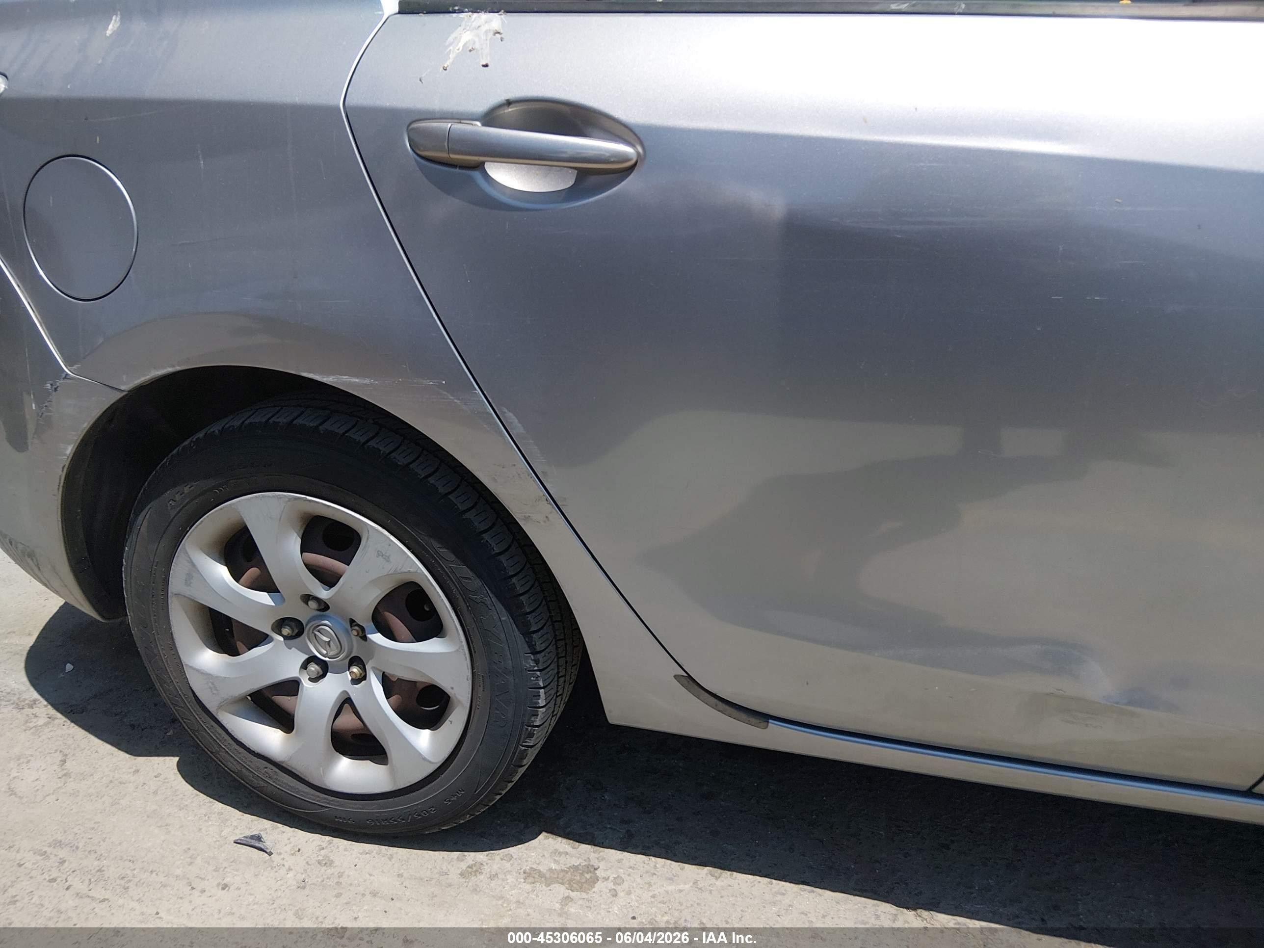 2011 Mazda Mazda3 I Sport Silver vin: JM1BL1UG7B1490690