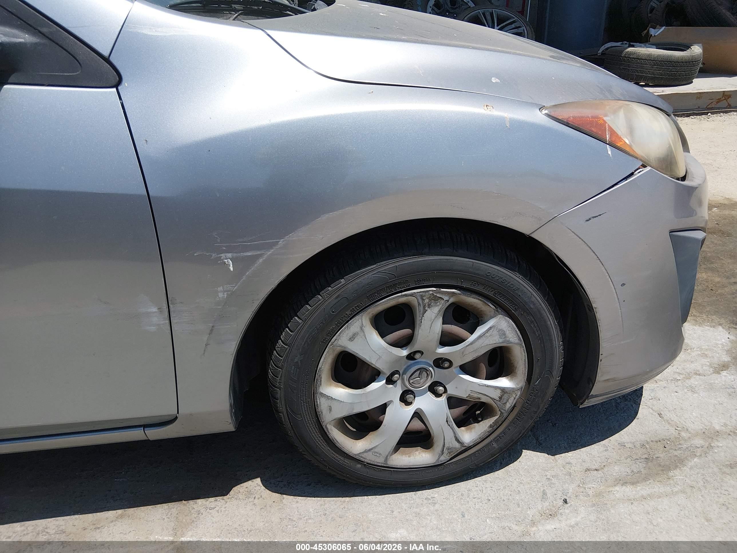 2011 Mazda Mazda3 I Sport Silver vin: JM1BL1UG7B1490690