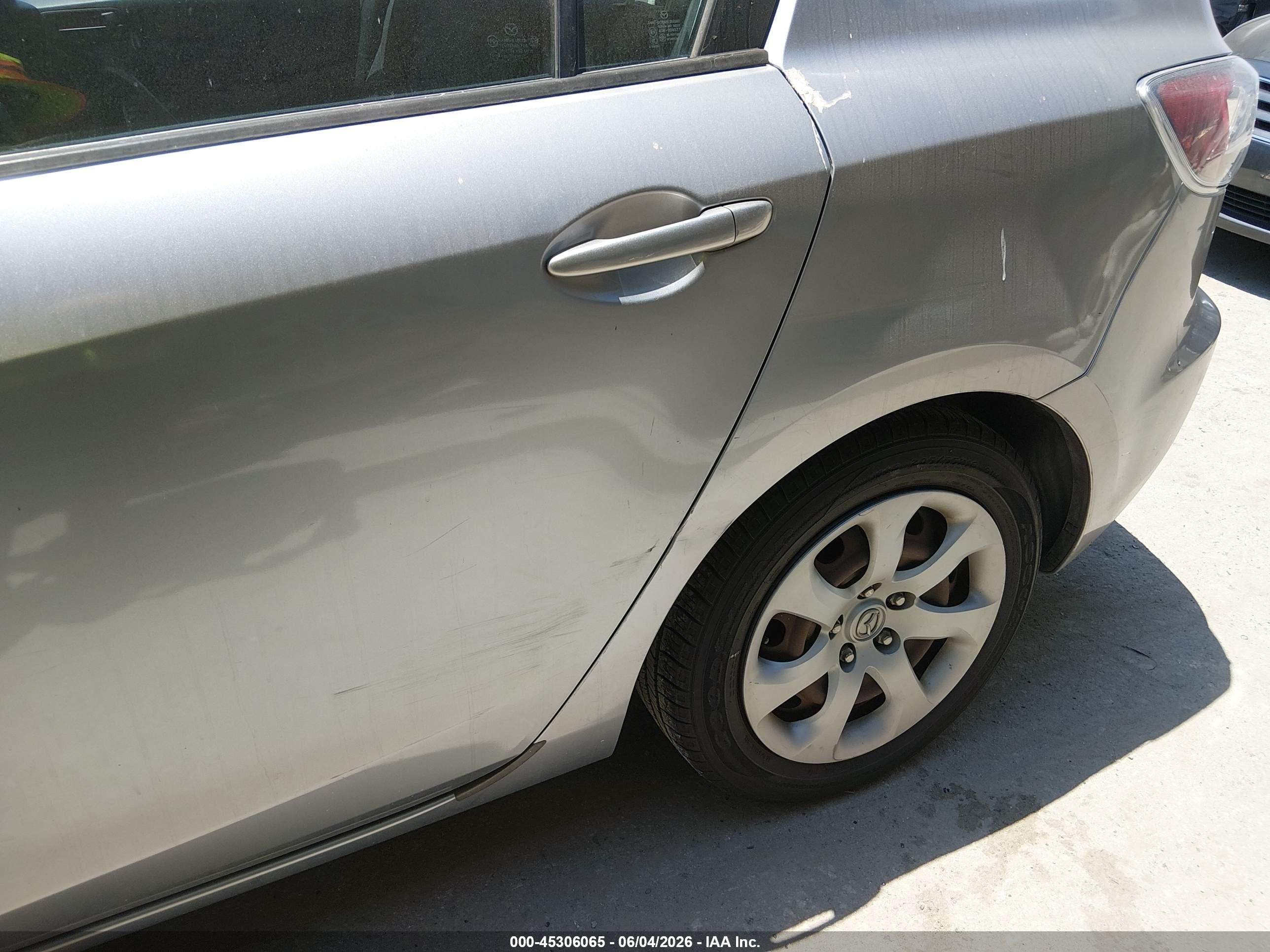 2011 Mazda Mazda3 I Sport Silver vin: JM1BL1UG7B1490690