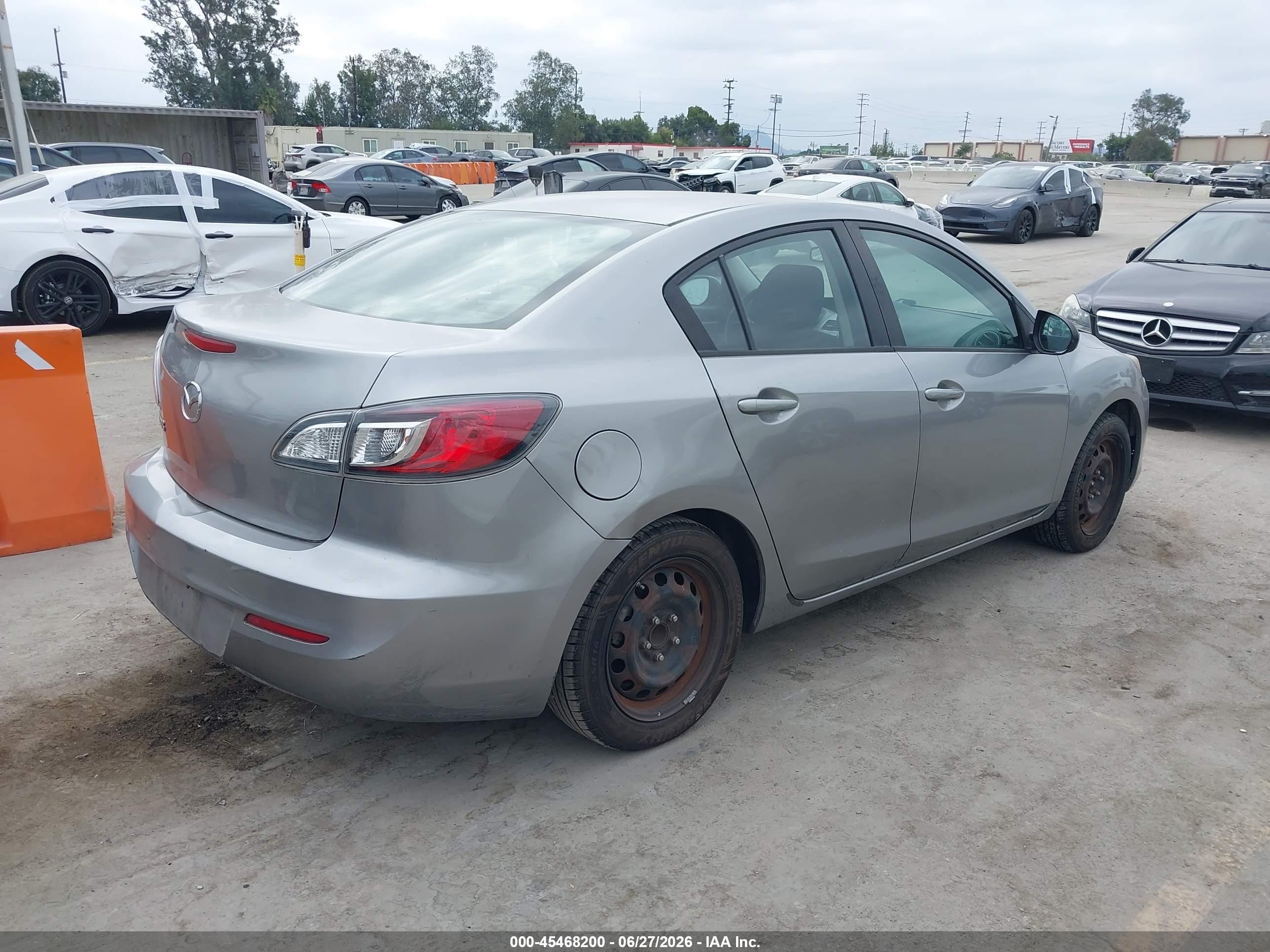 2012 Mazda Mazda3 I Sport Silver vin: JM1BL1UG7C1554714