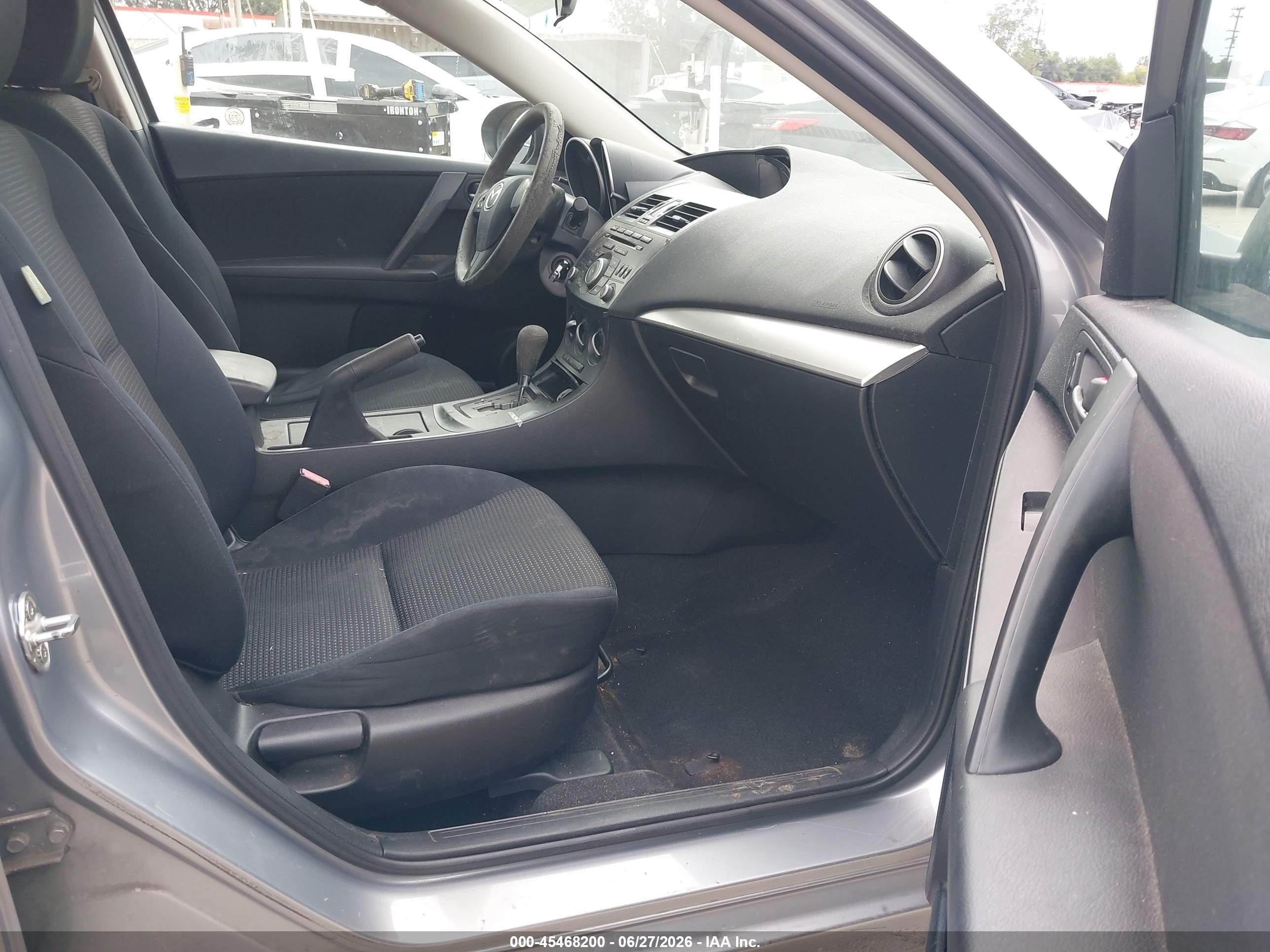 2012 Mazda Mazda3 I Sport Silver vin: JM1BL1UG7C1554714