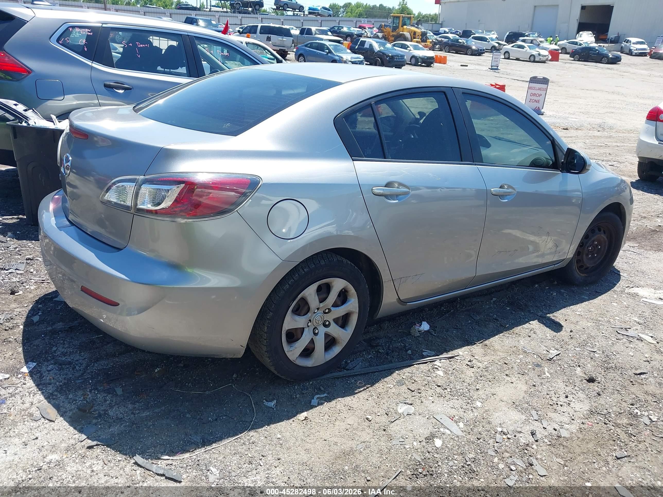 2012 Mazda Mazda3 I Sport Silver vin: JM1BL1UG8C1554866