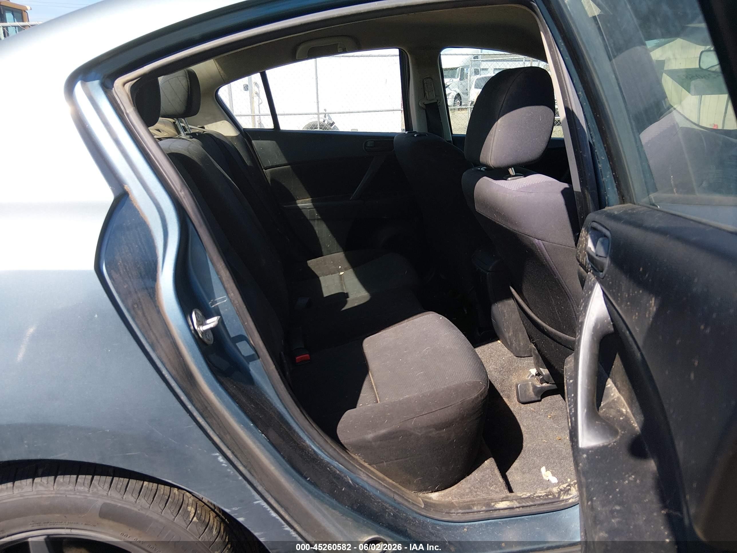 2011 Mazda Mazda3 I Sport Light Blue vin: JM1BL1UG9B1427834