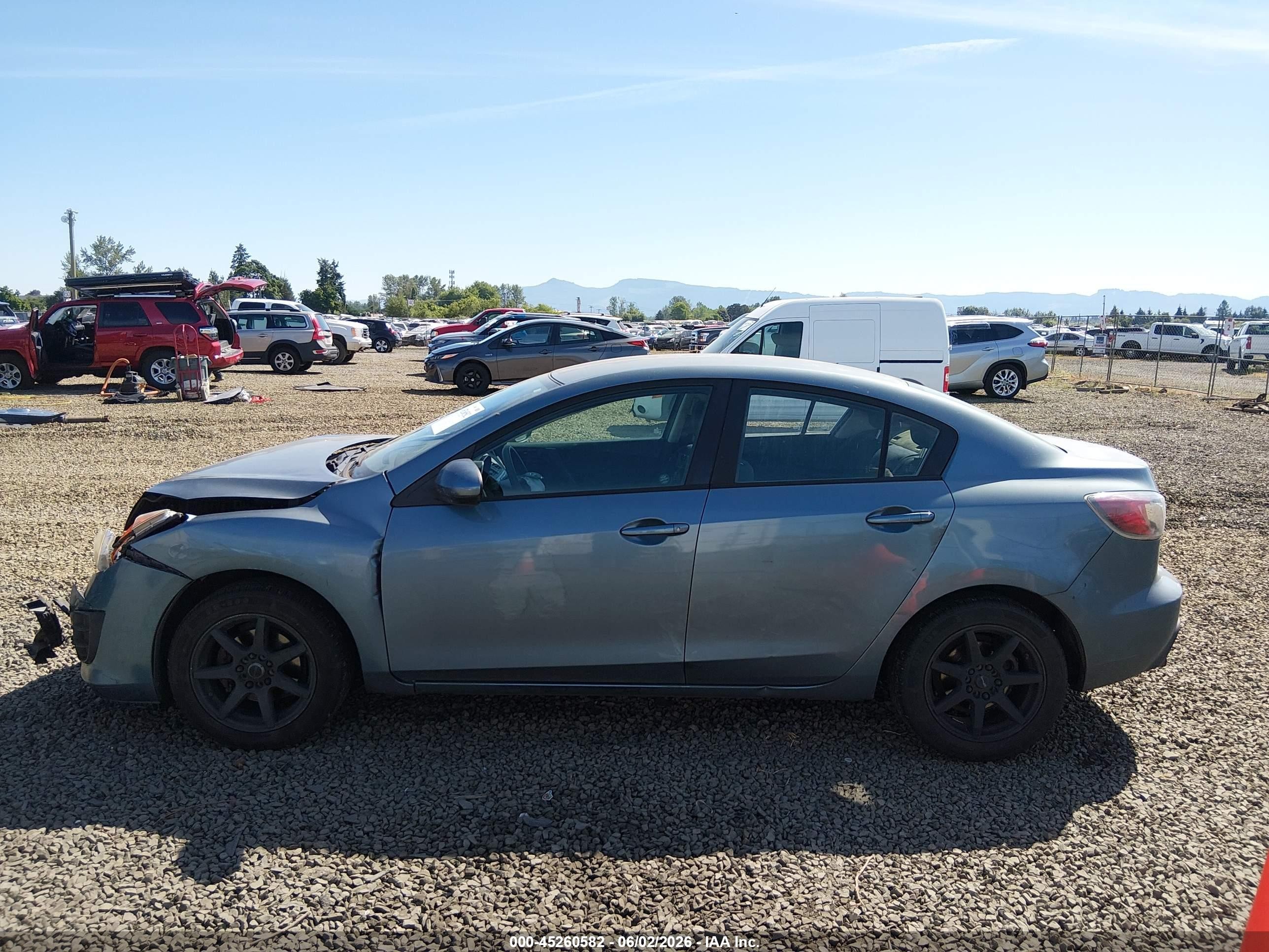 2011 Mazda Mazda3 I Sport Light Blue vin: JM1BL1UG9B1427834