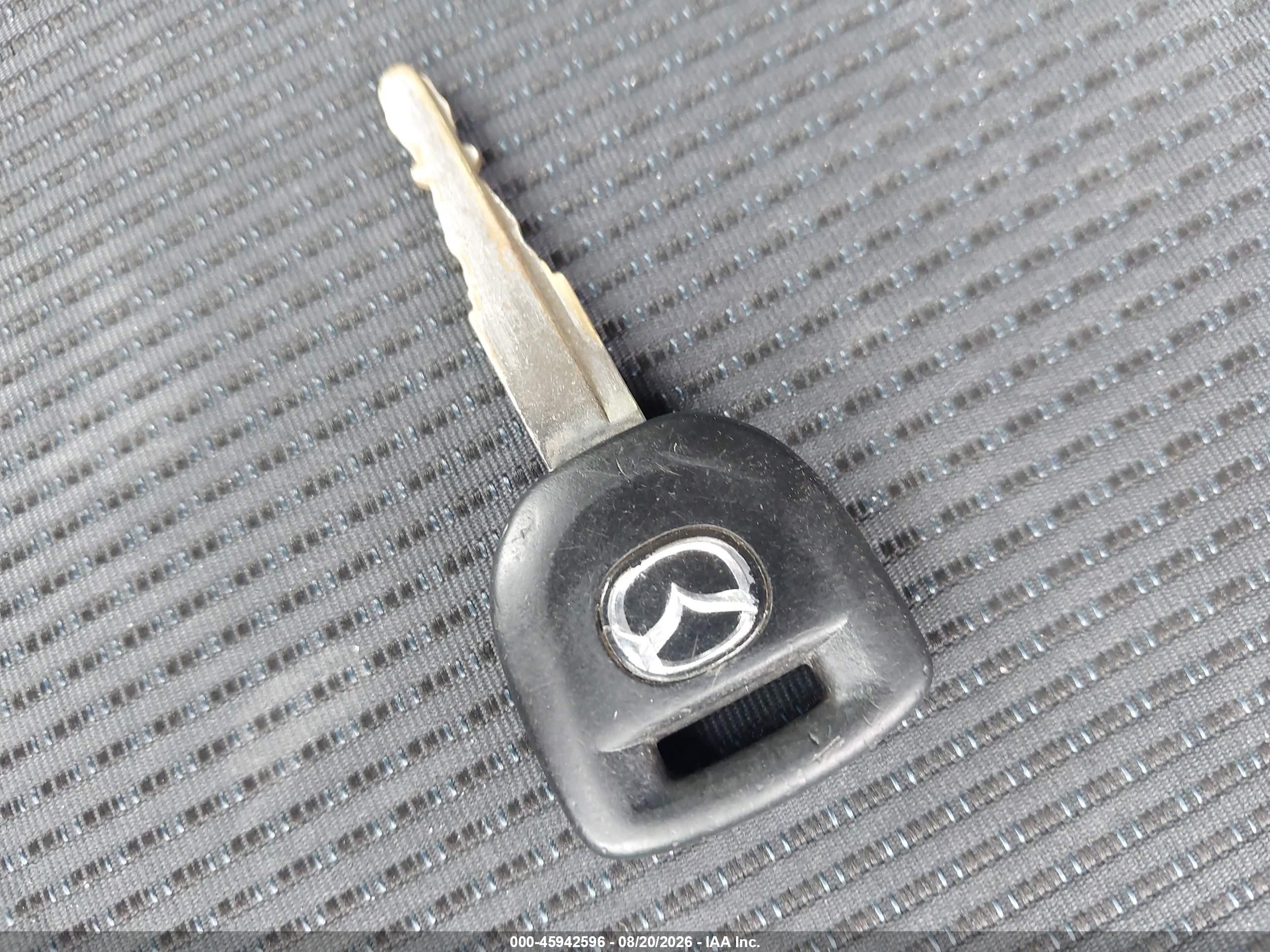 2011 Mazda Mazda3 I Sport White vin: JM1BL1UG9B1464155