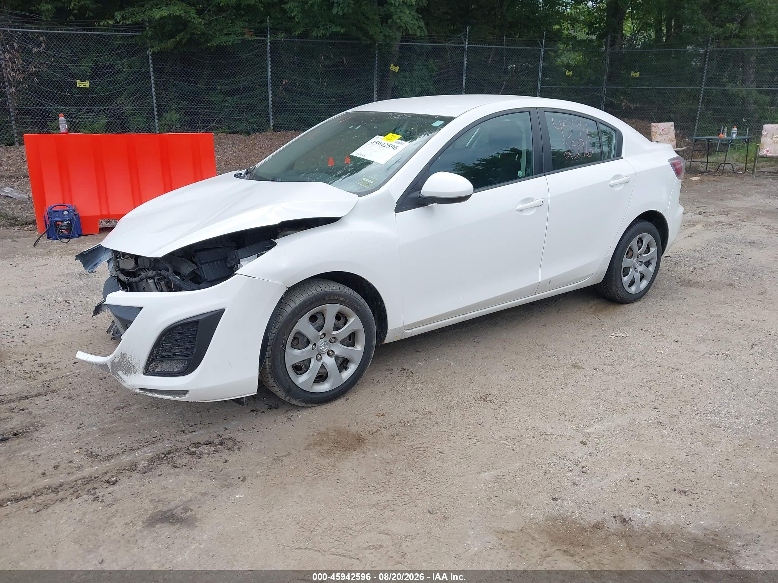2011 Mazda Mazda3 I Sport White vin: JM1BL1UG9B1464155