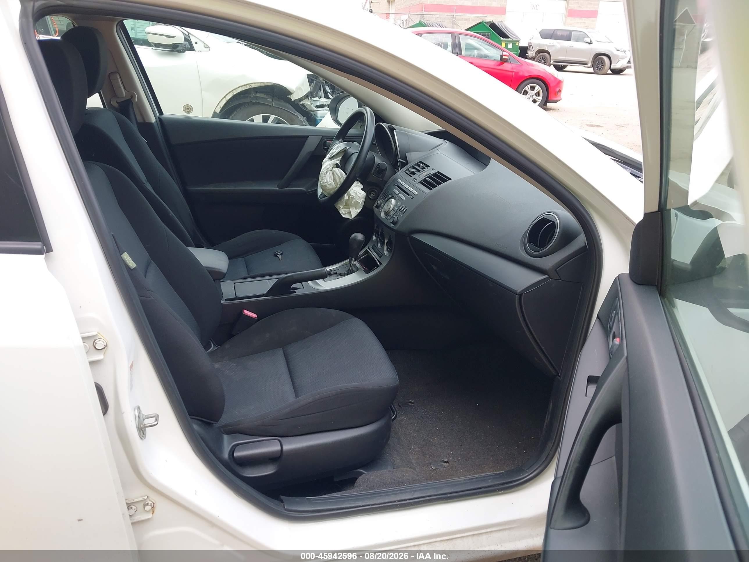 2011 Mazda Mazda3 I Sport White vin: JM1BL1UG9B1464155