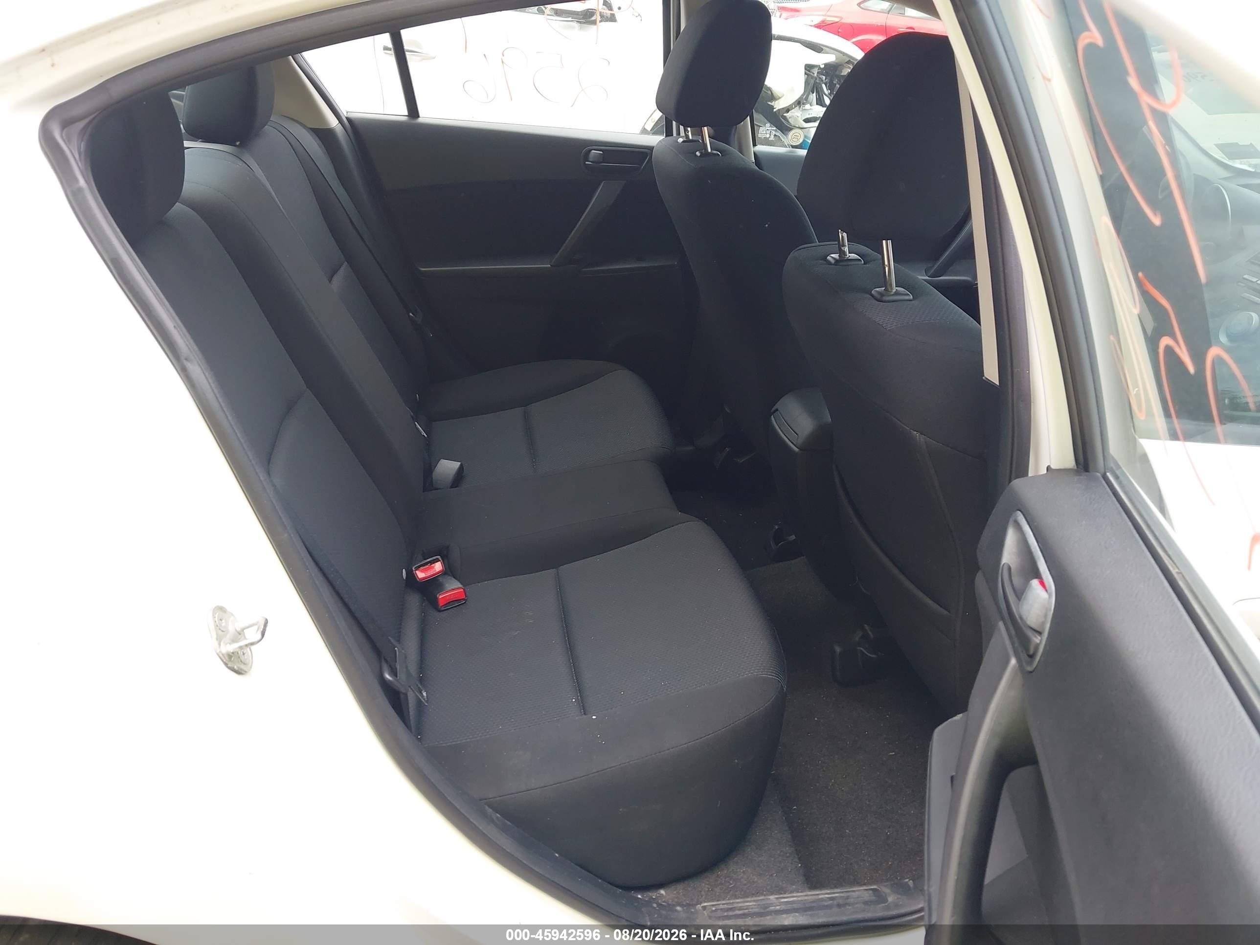 2011 Mazda Mazda3 I Sport White vin: JM1BL1UG9B1464155